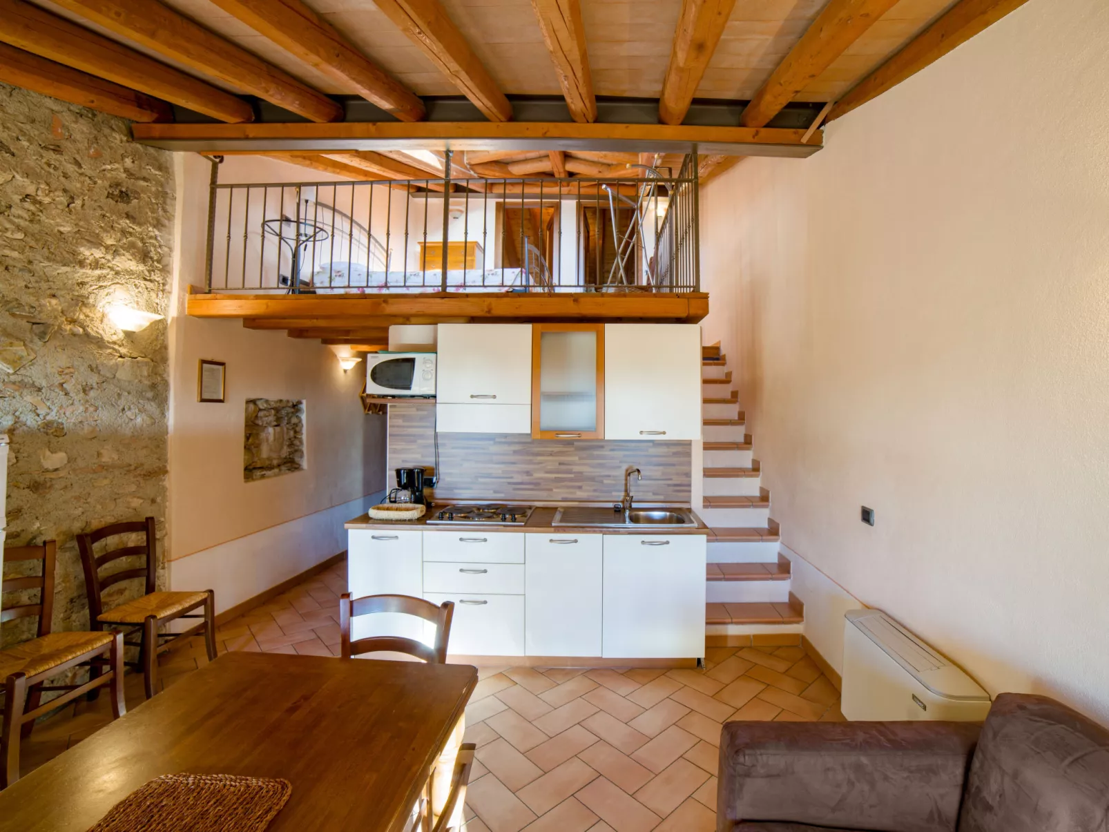 Borgo Alba Chiara-Drinnen