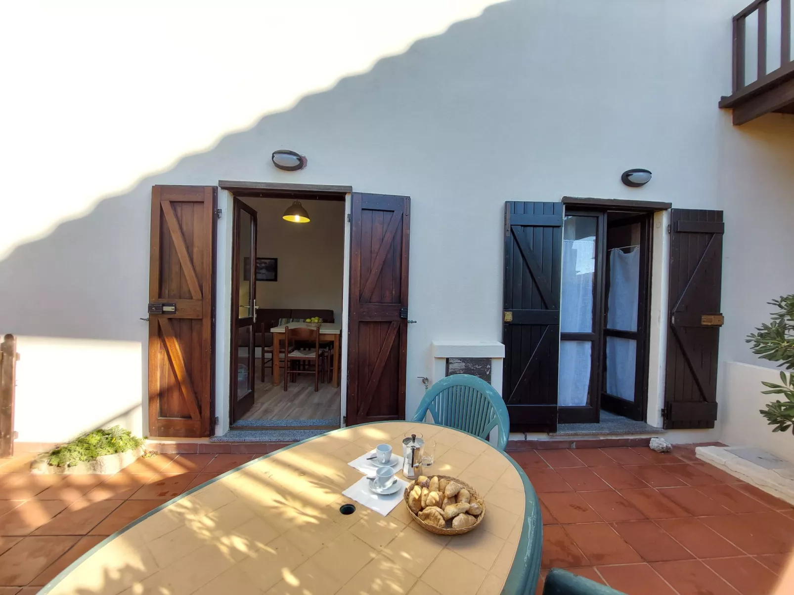 Lampara-Outside