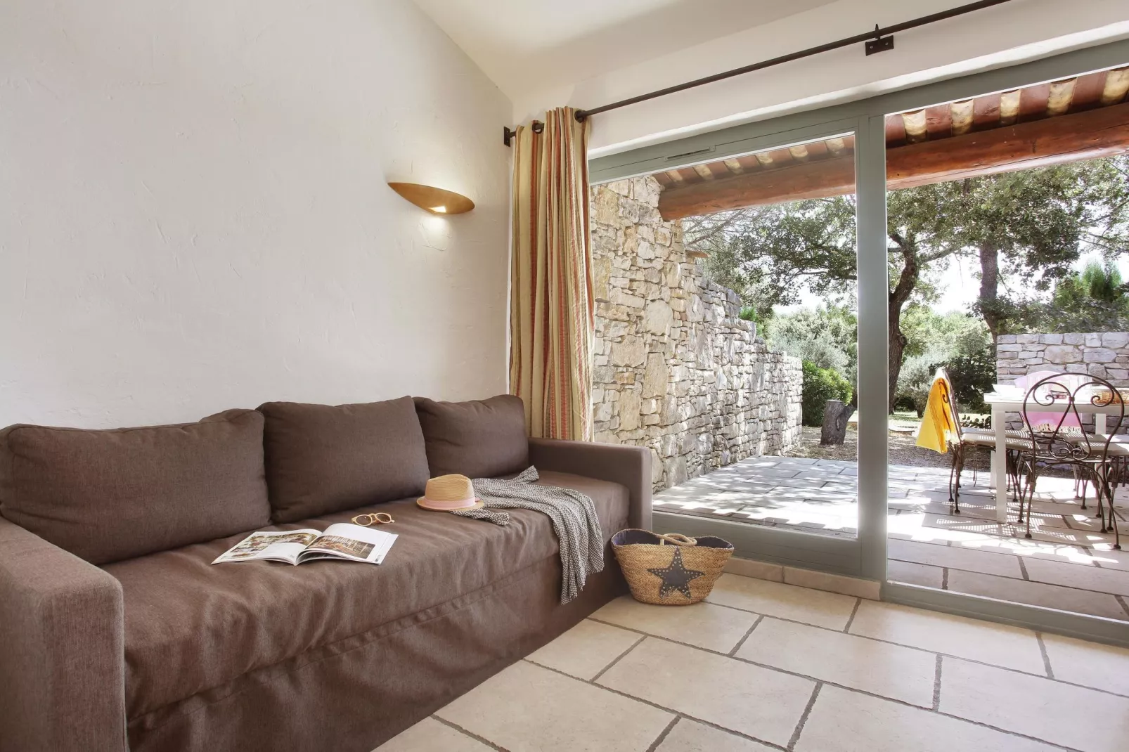 La Bastide des Chênes 1-Living room