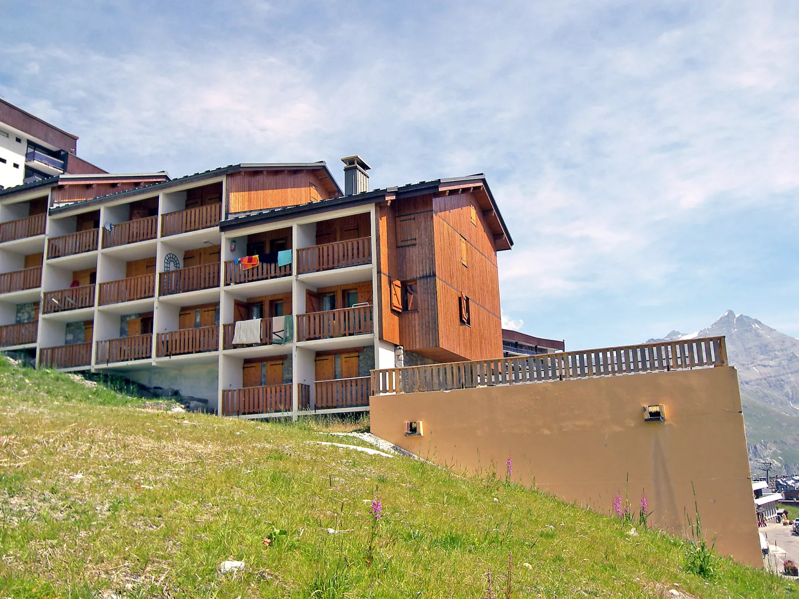La Divaria (Le Lac)-Outside