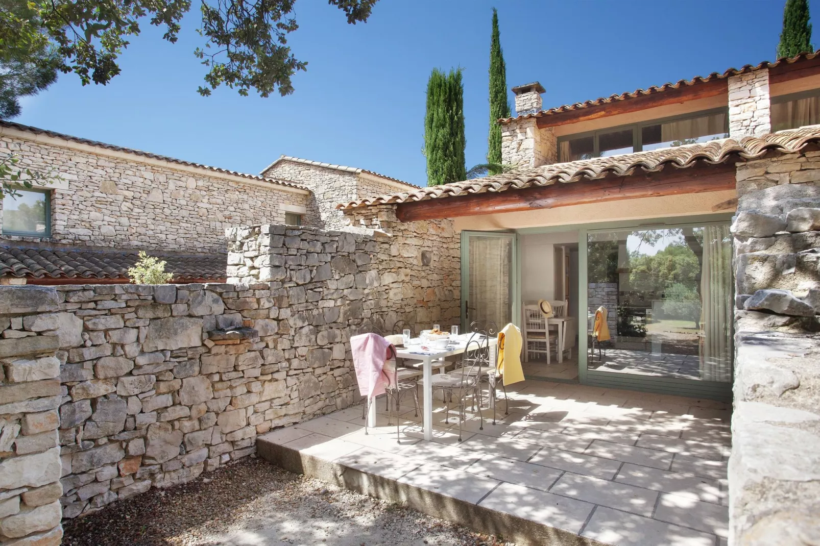 La Bastide des Chênes 1-Terrace balcony