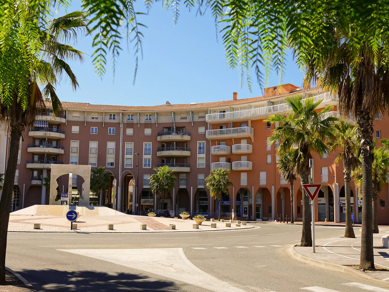 Port d'Attache-Dehors