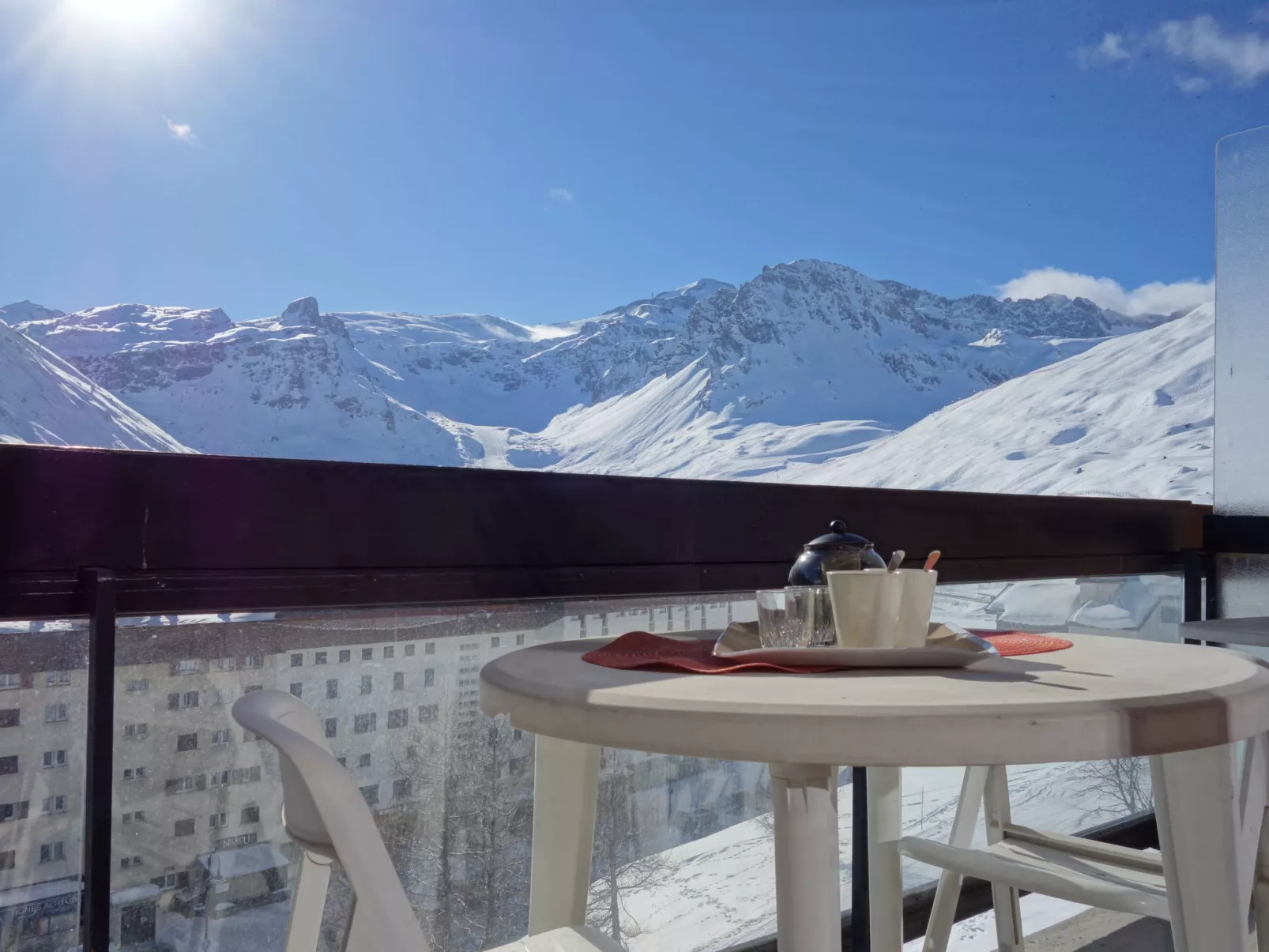 Le Bec Rouge (Le Lac)-Outside