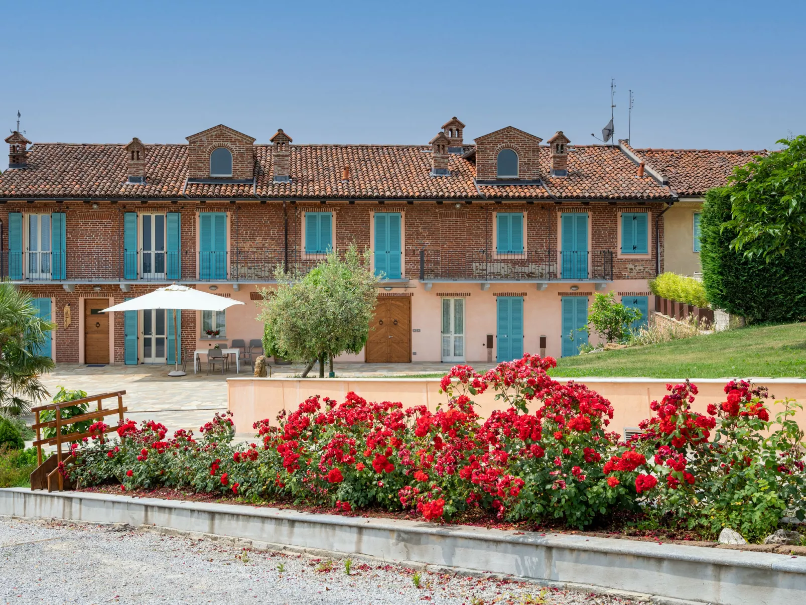 Bricco delle Rondini-Outside