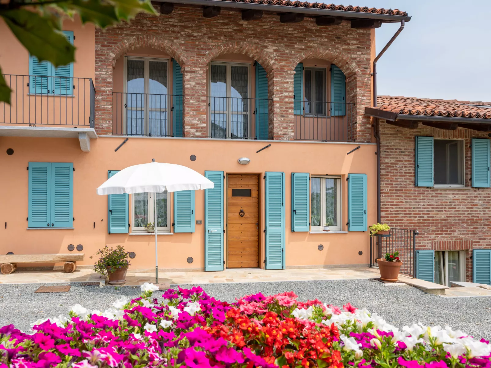 Bricco delle Rondini-Outside