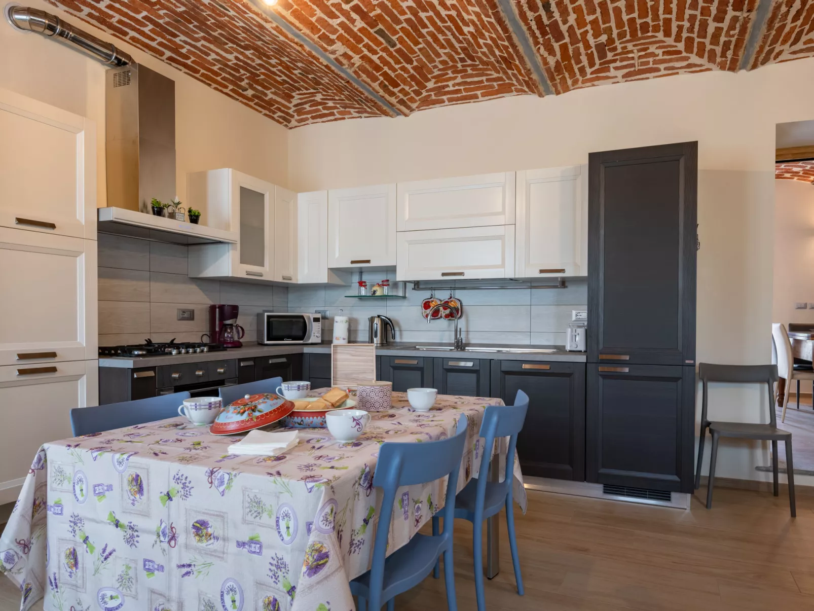 Bricco delle Rondini-Inside