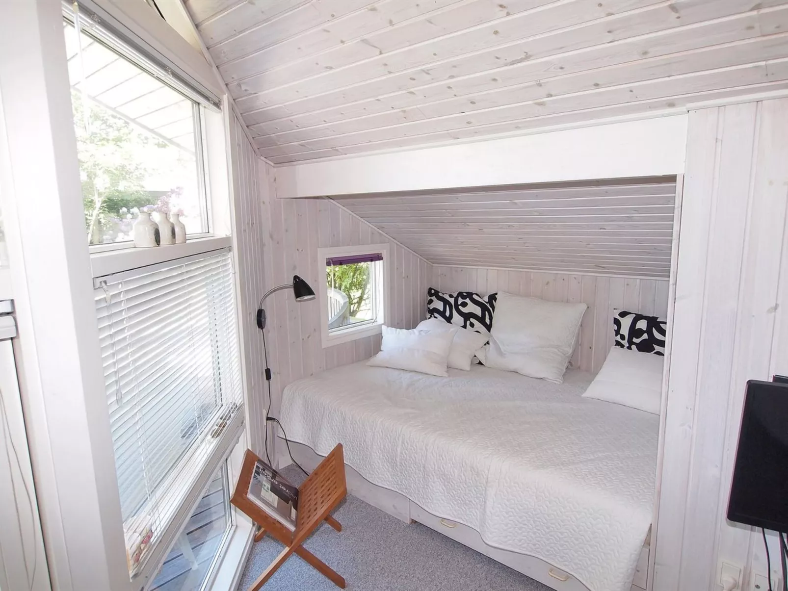 "Batsha" - 350m from the sea-Inside