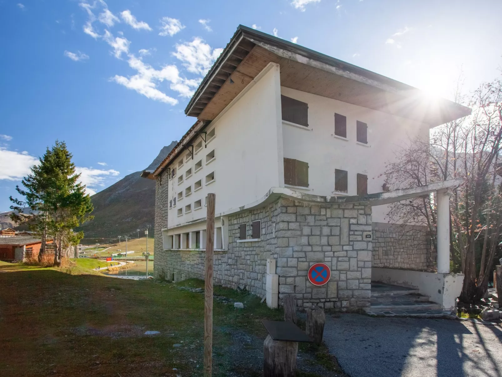 Le Grande Motte (Le Lac)-Outside
