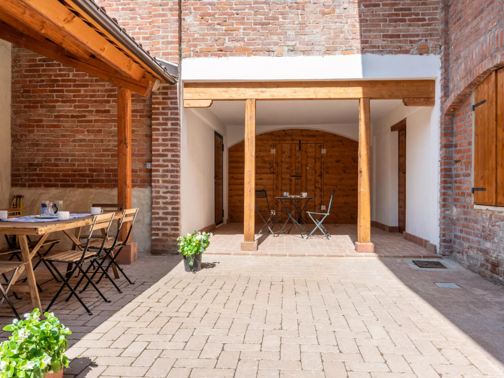 La Quercia-Outside