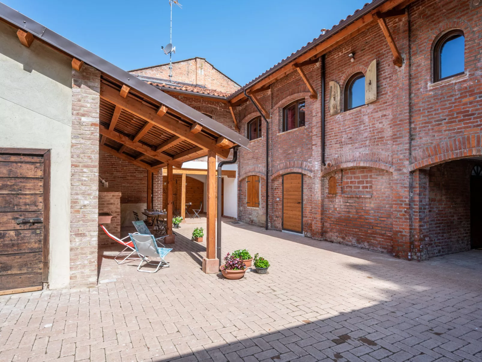 Il Tiglio-Outside