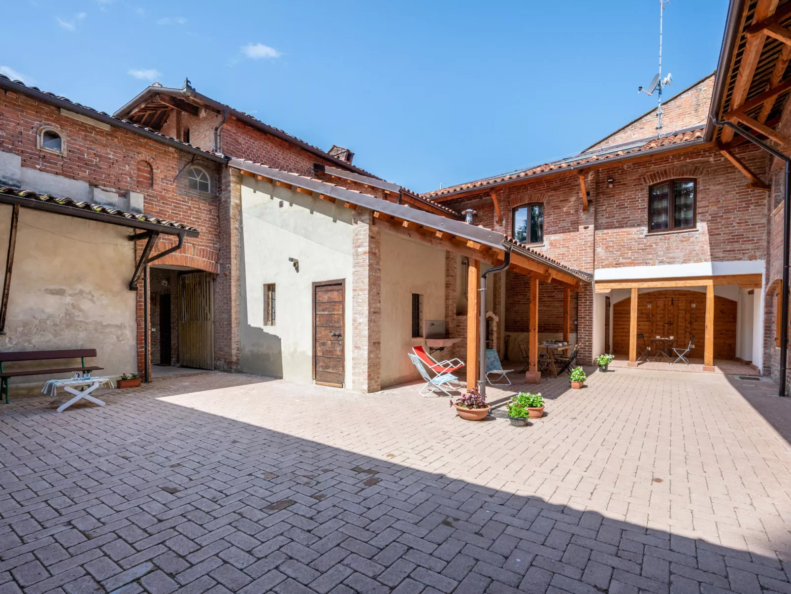 Il Tiglio-Outside