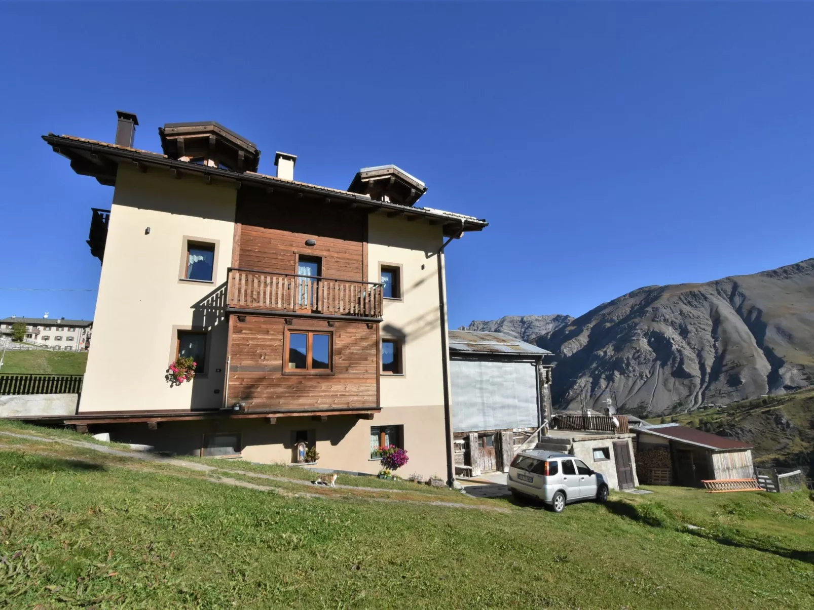 Casa Cantoni-Outside