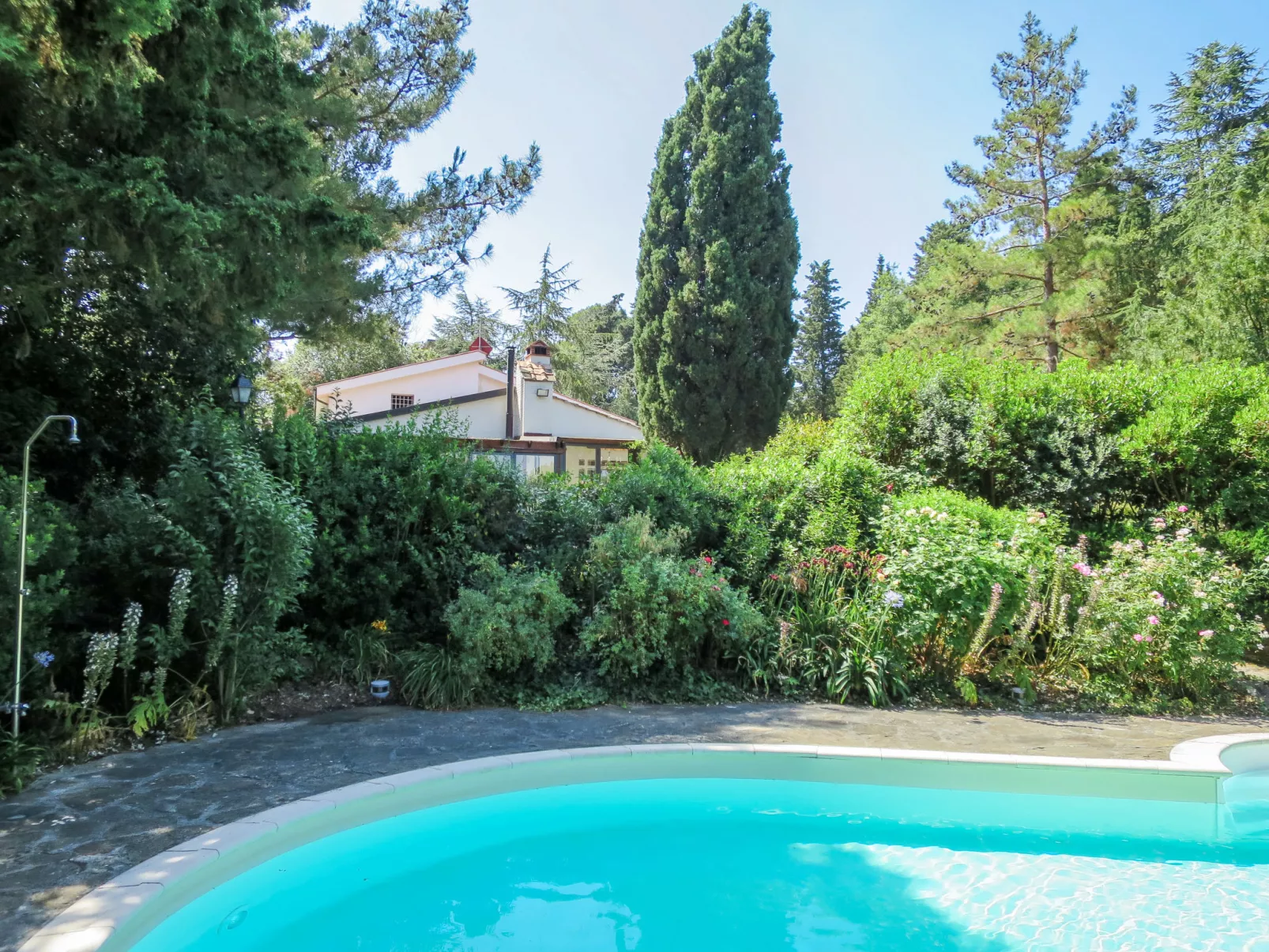 La Casa Vivente-Outside