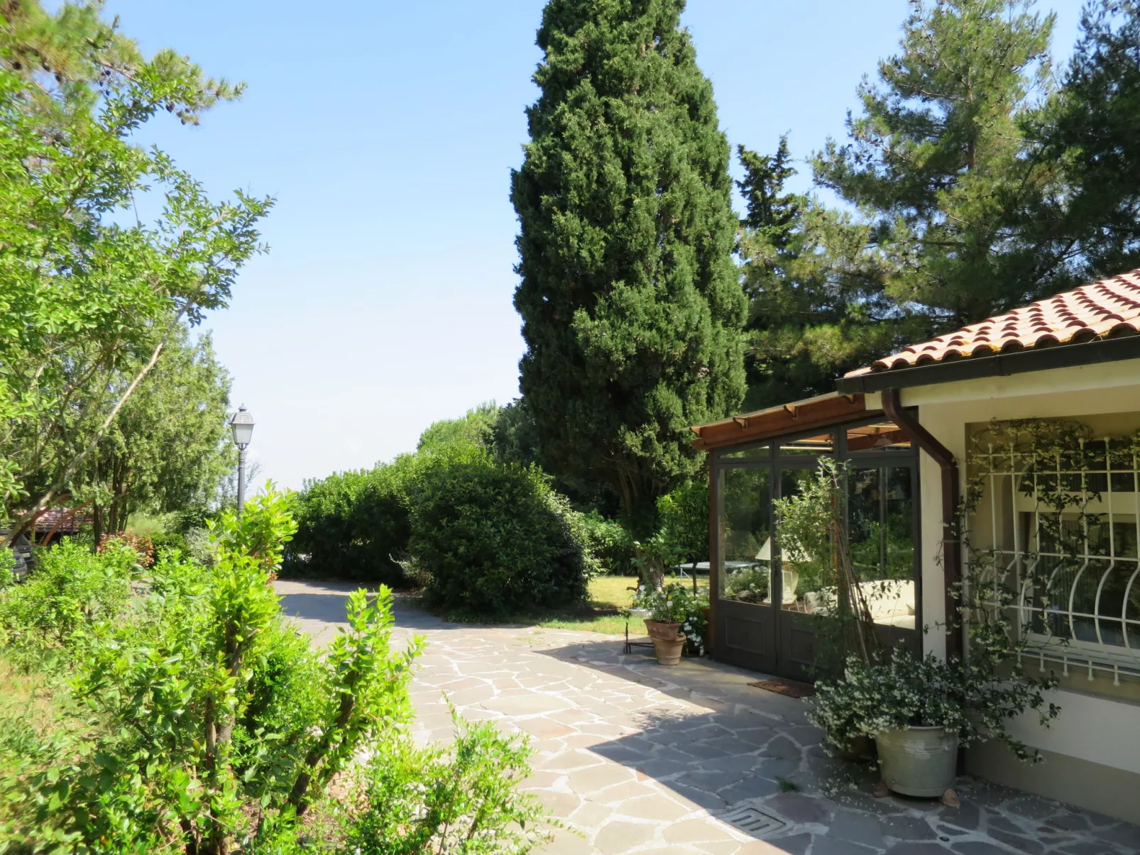 La Casa Vivente-Outside
