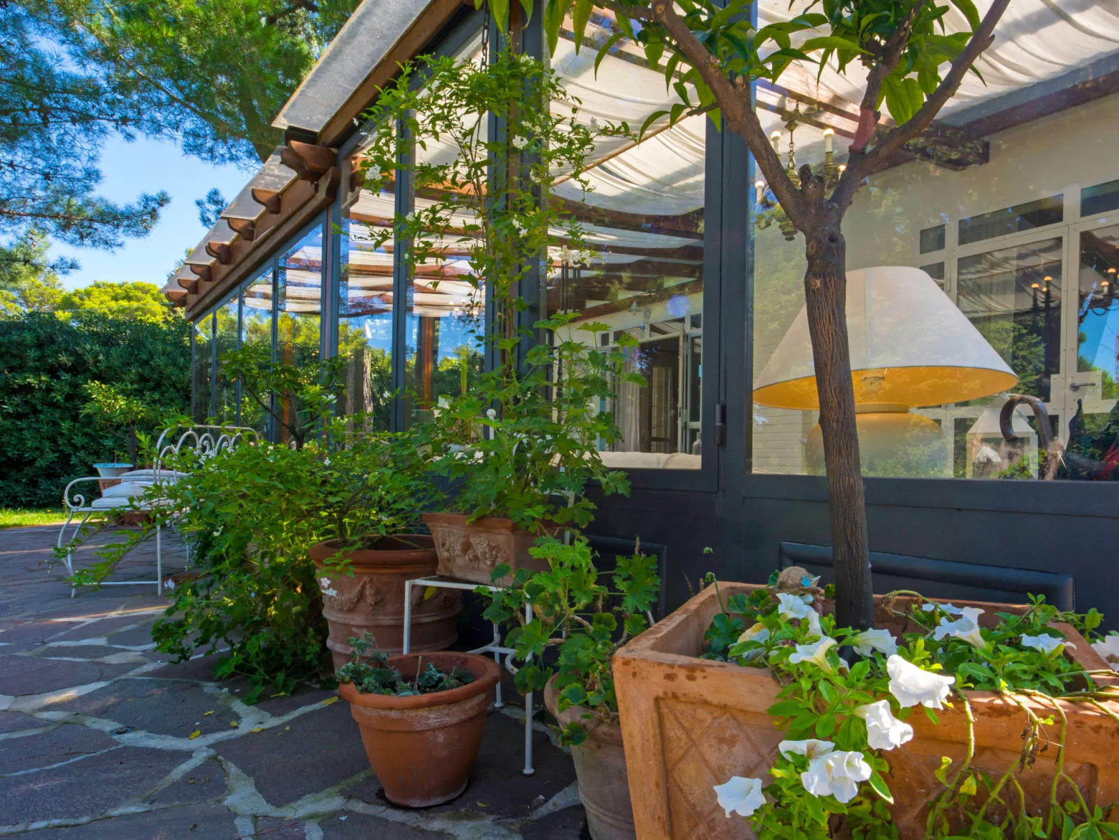 La Casa Vivente-Outside