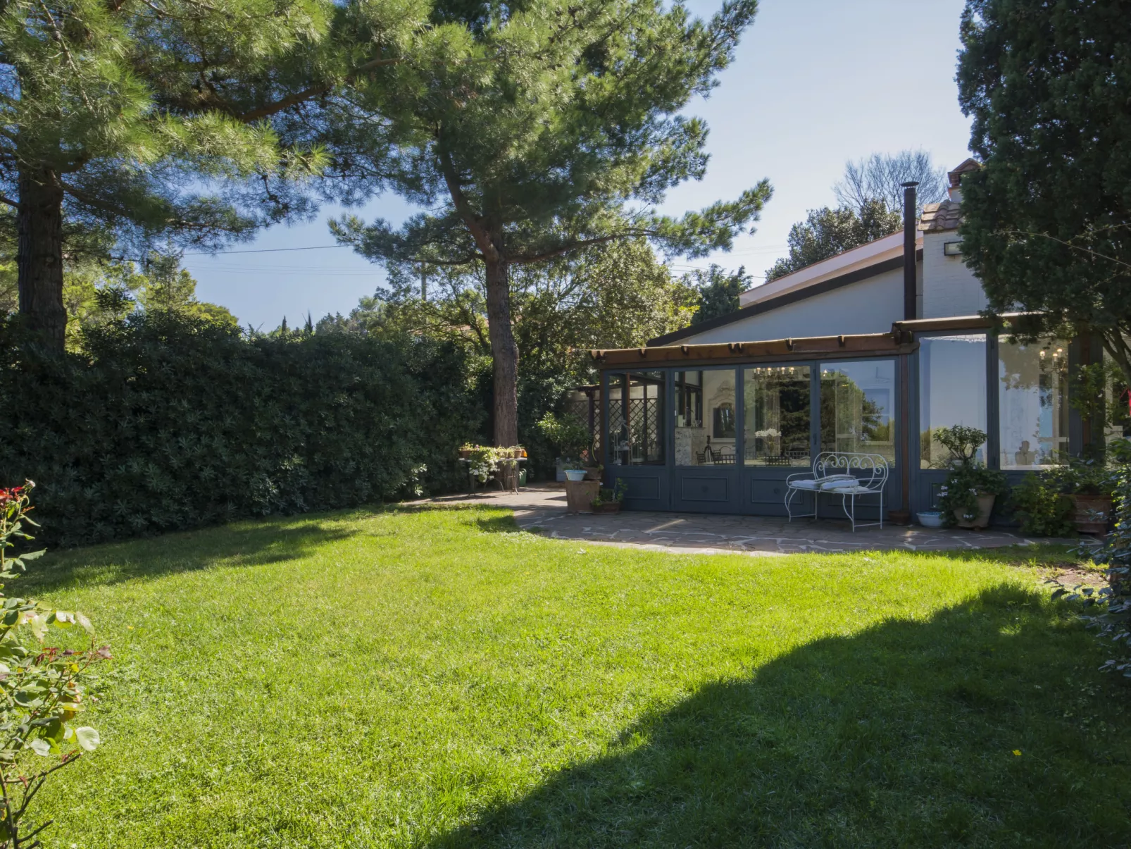 La Casa Vivente-Outside