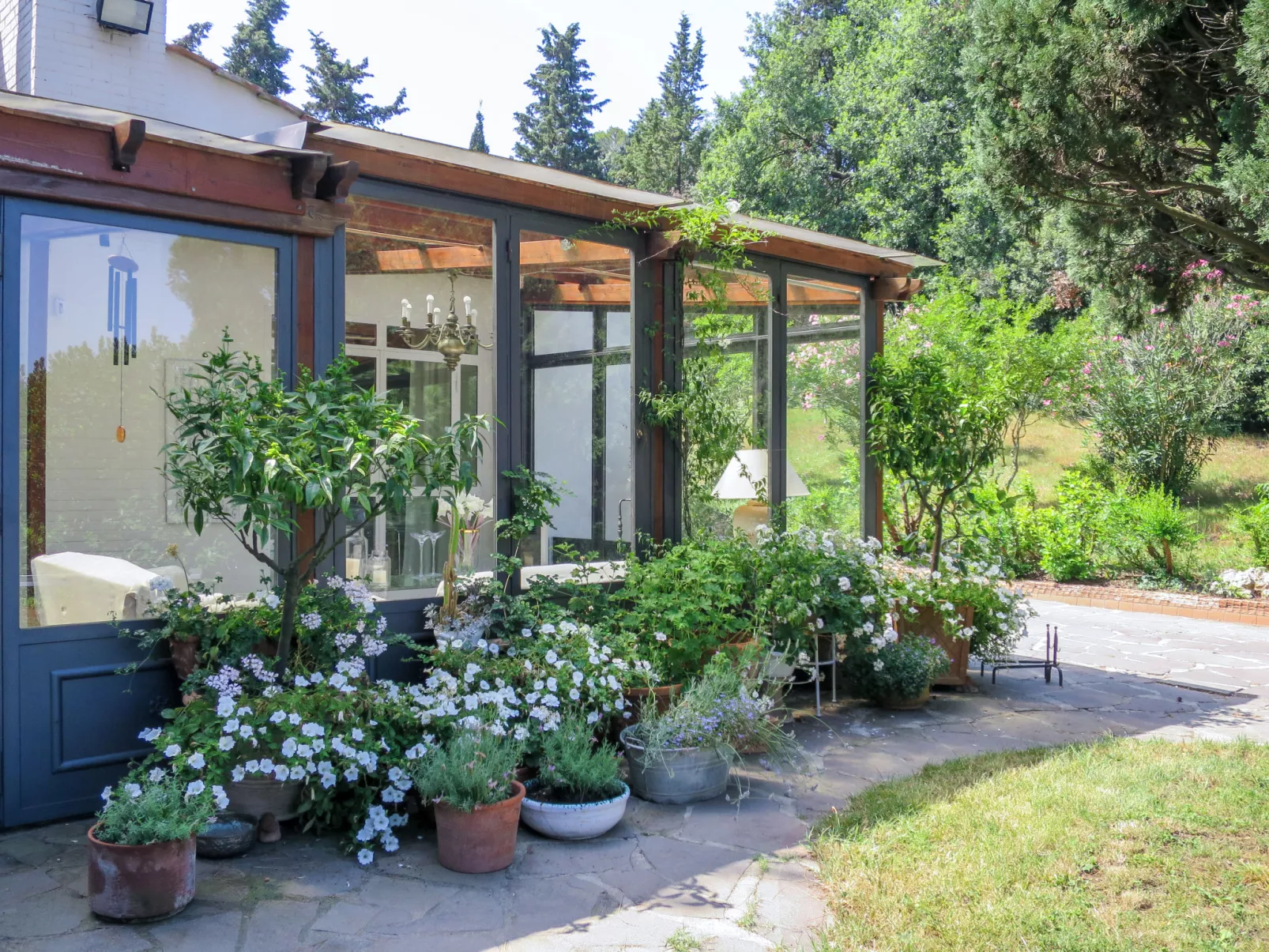 La Casa Vivente-Outside