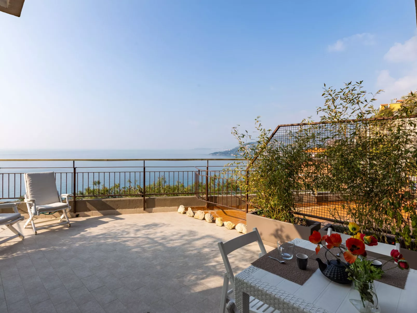 Calandre Suite-Outside