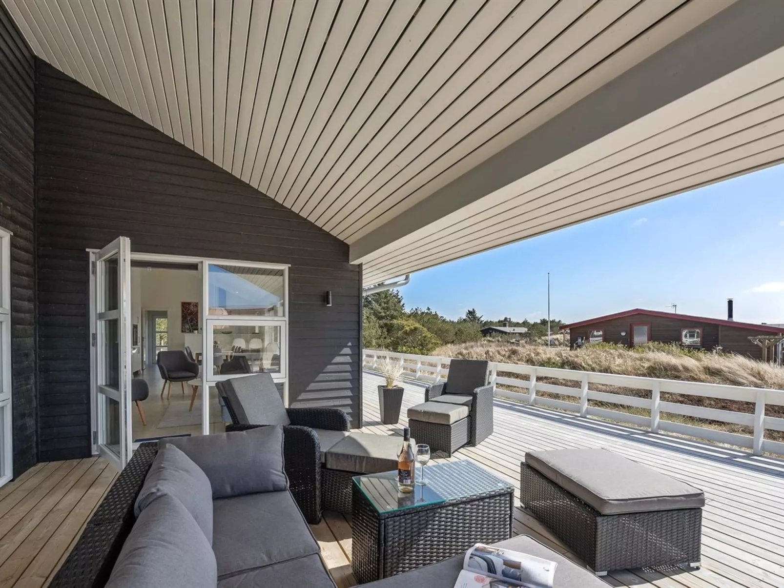 "Karen" - 900m from the sea-Outside