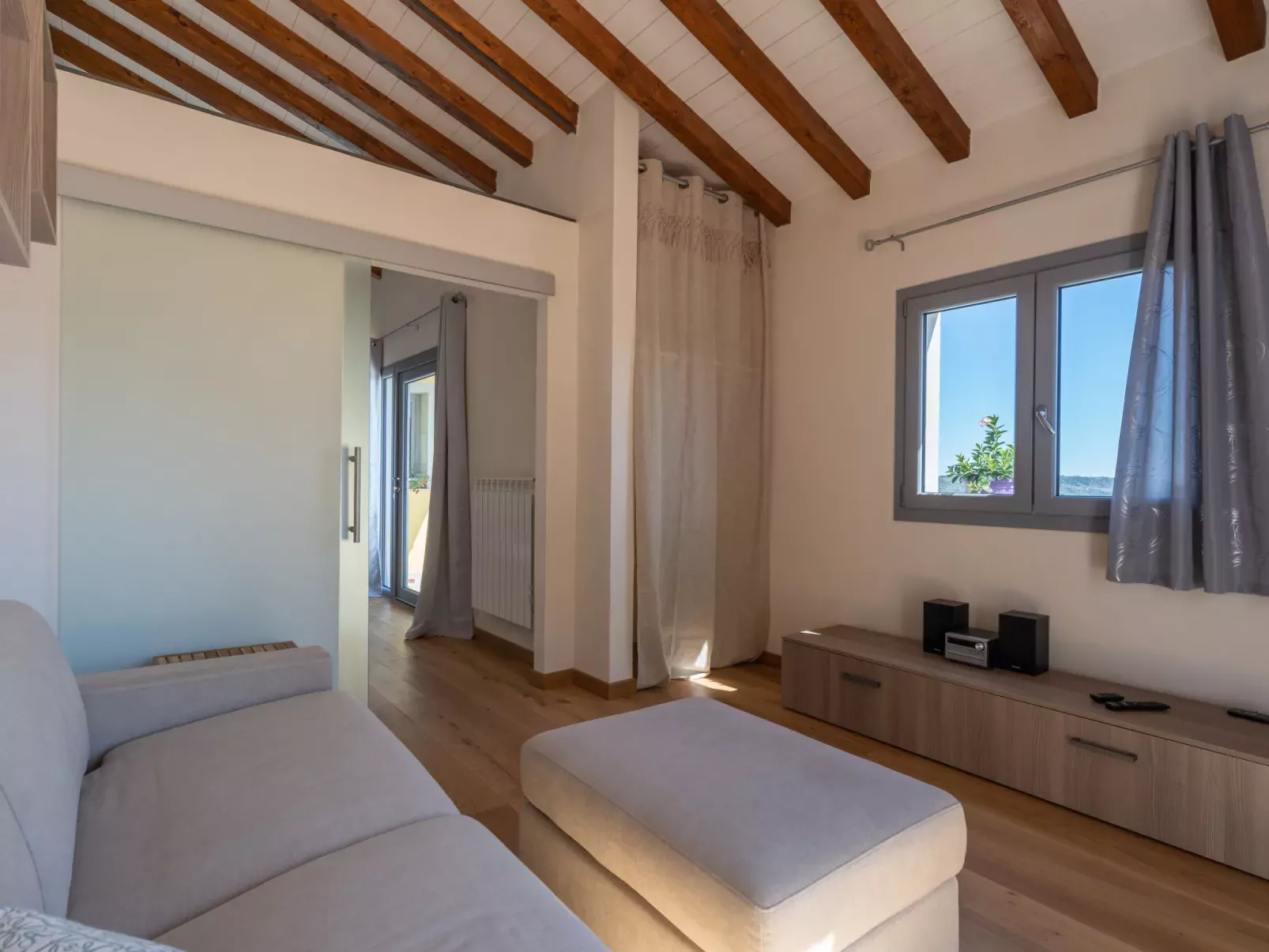 Bellaria (VLO190)-Inside