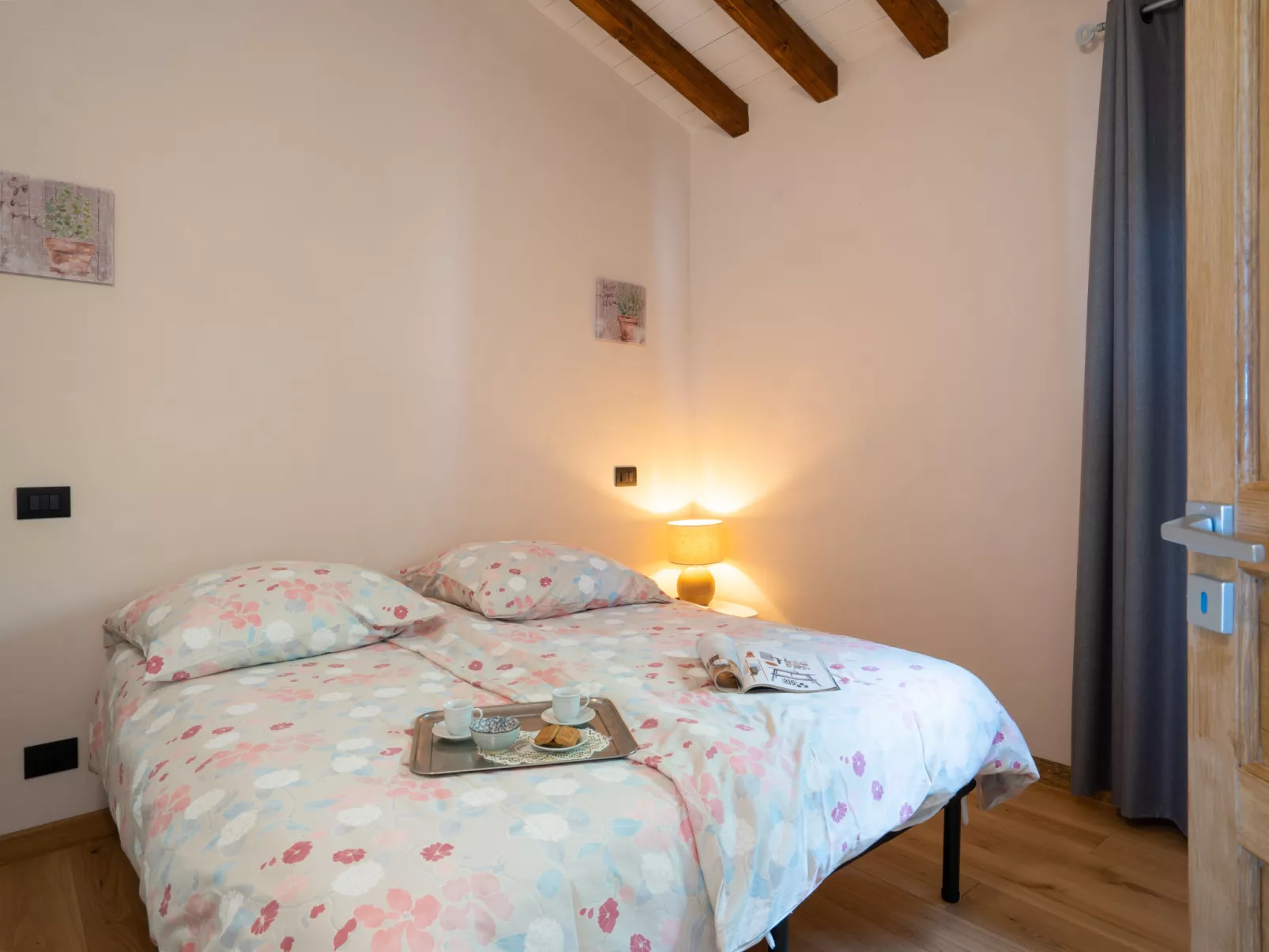 Bellaria (VLO190)-Inside