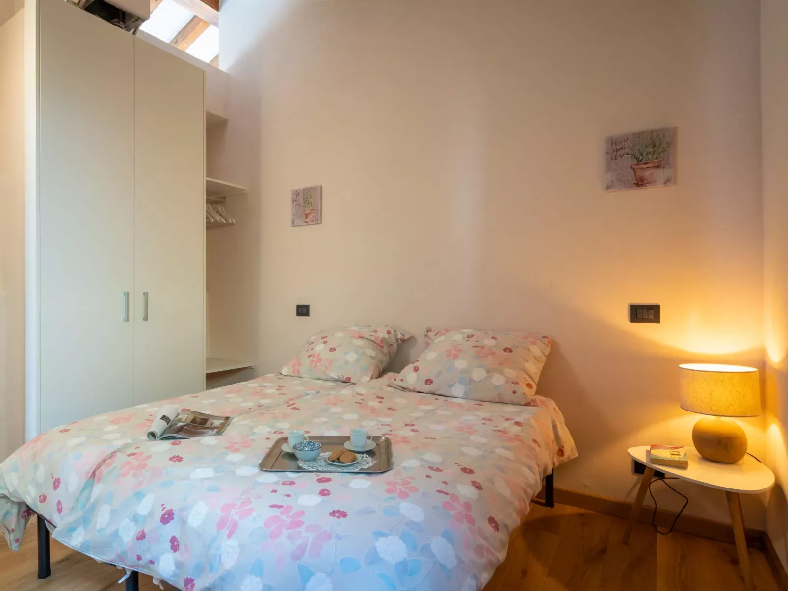 Bellaria (VLO190)-Inside