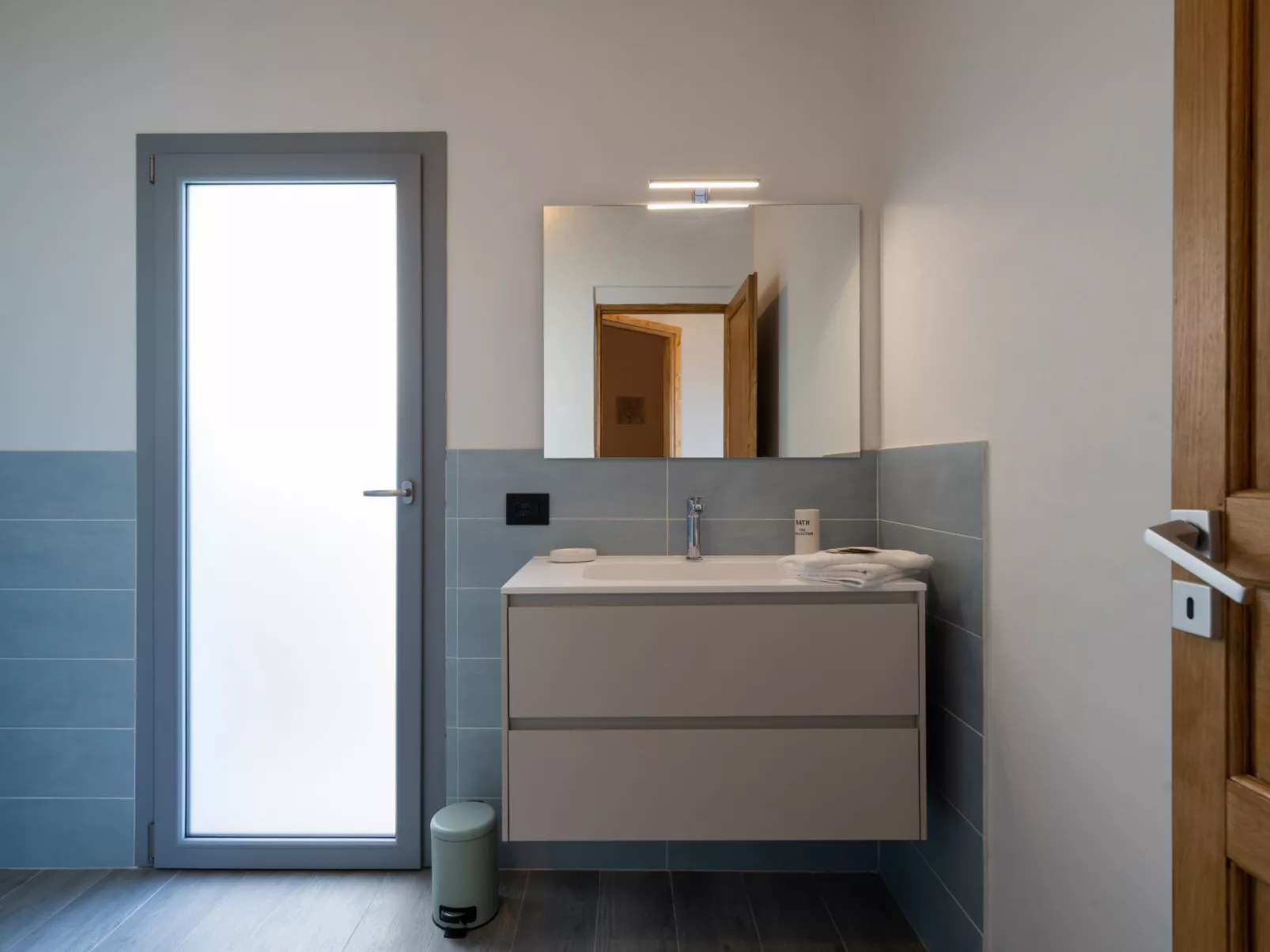 Bellaria (VLO190)-Inside