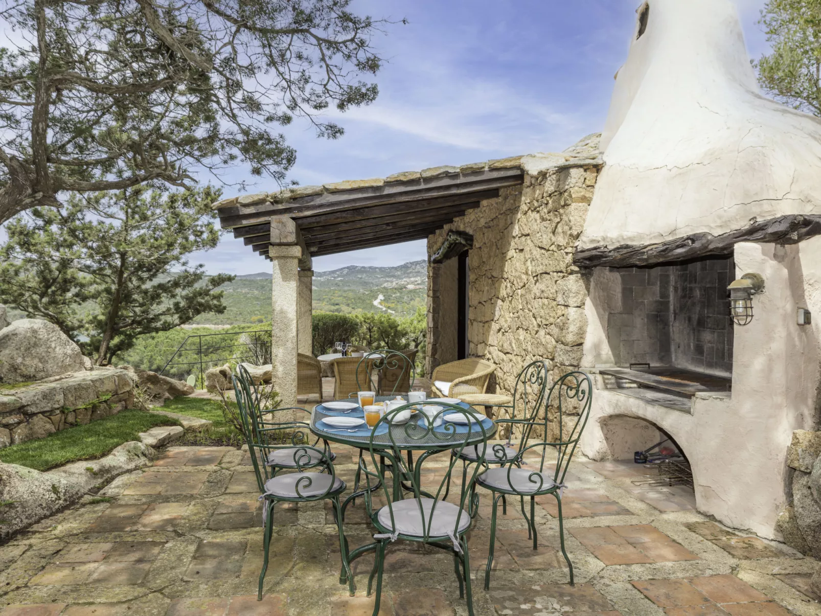 Roccia di Volpe-Outside