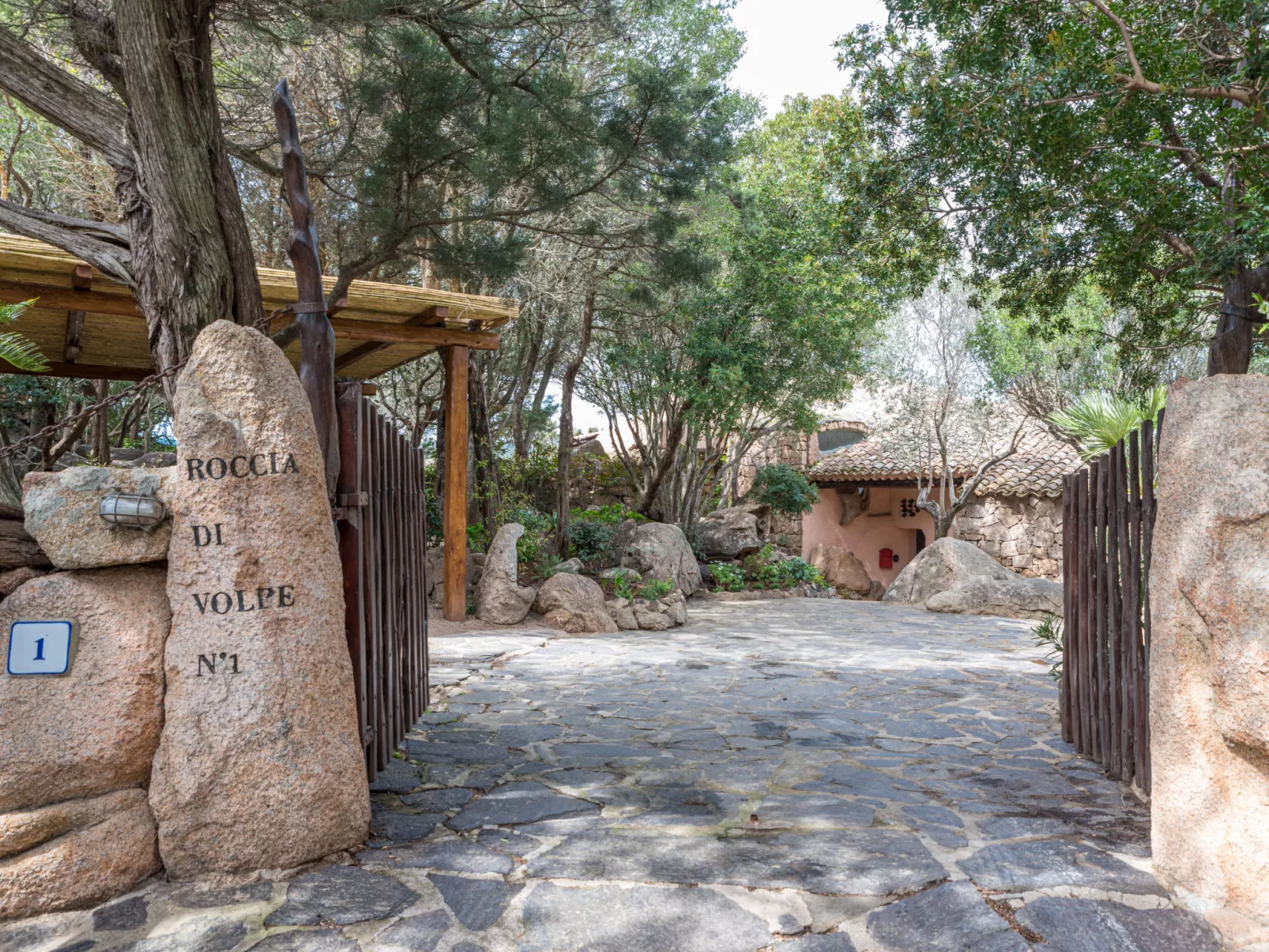 Roccia di Volpe-Outside