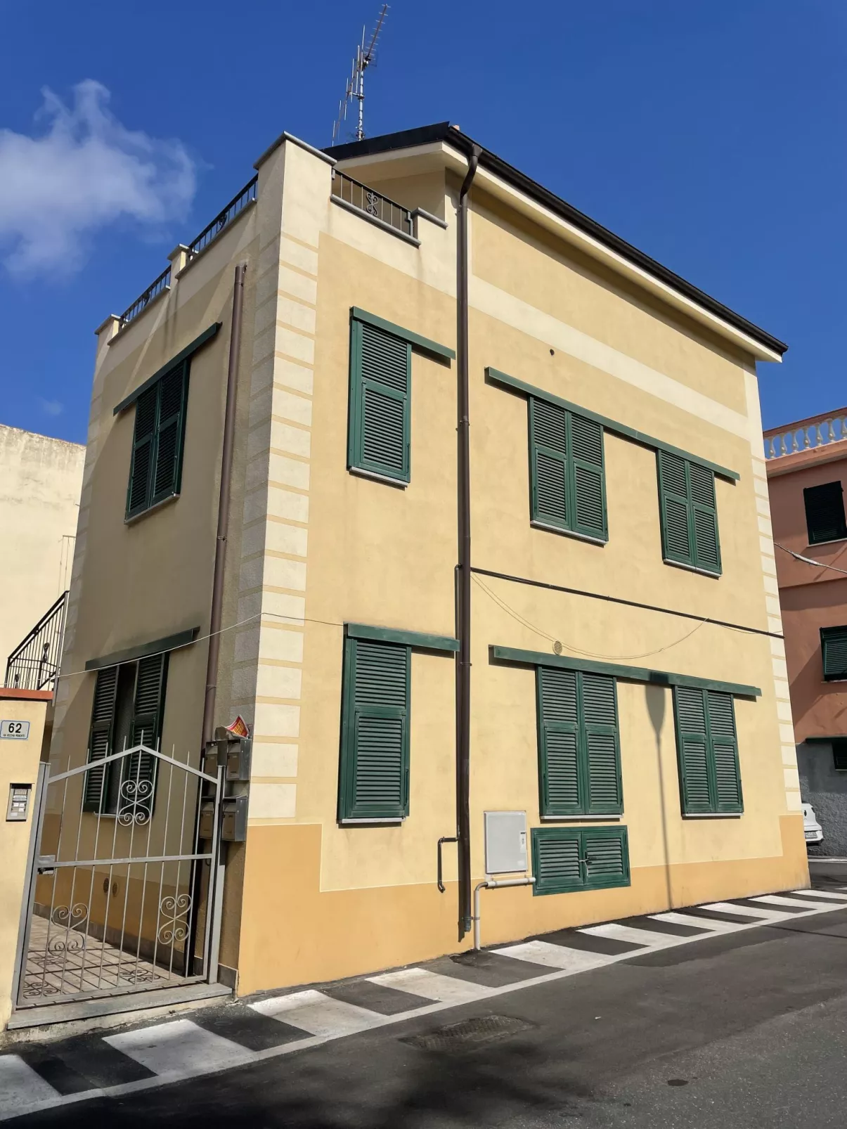 Casa Oneglia-Outside