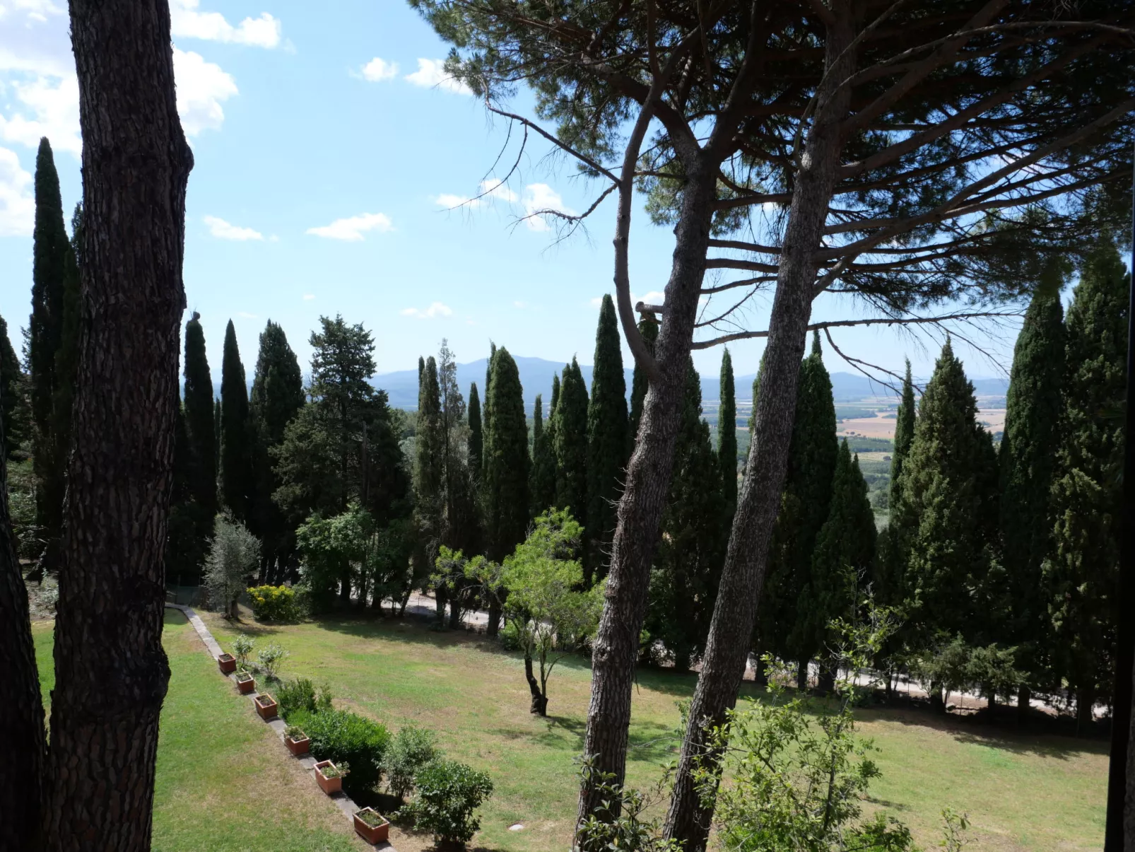 La Torre-Outside