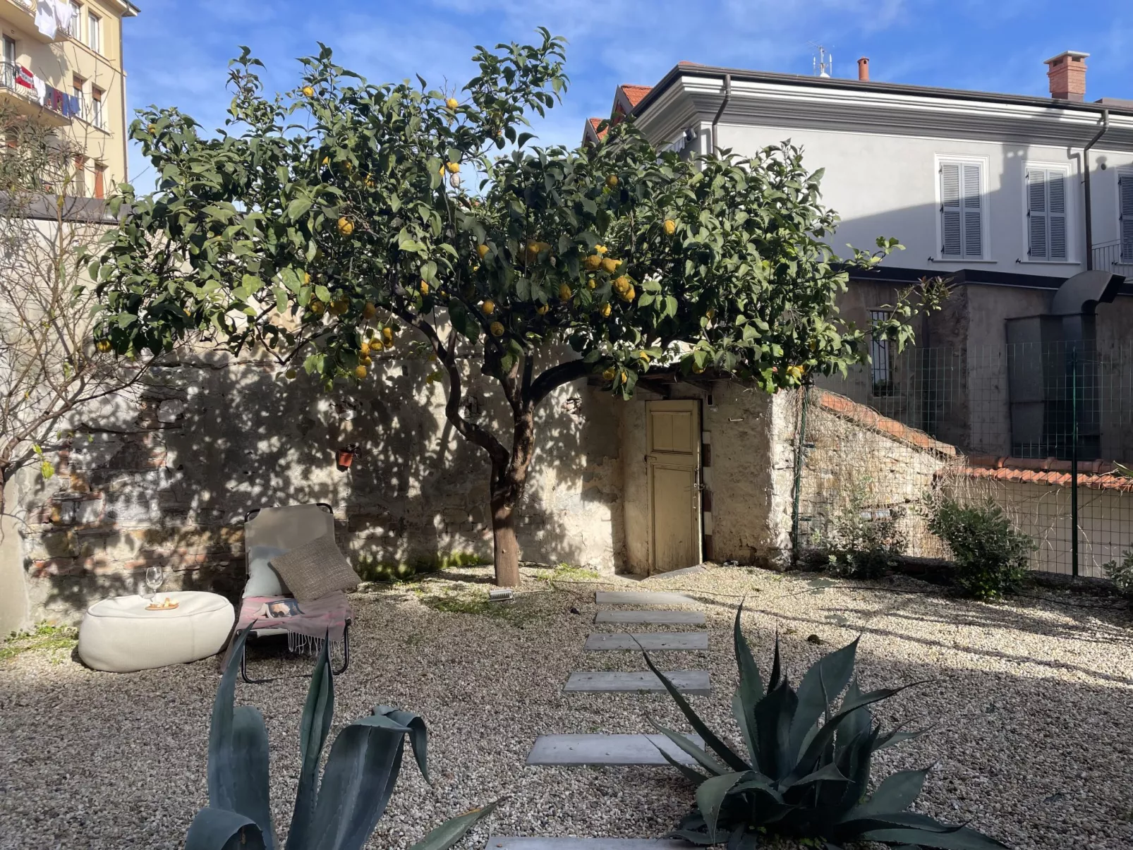 La casa di Manu-Outside