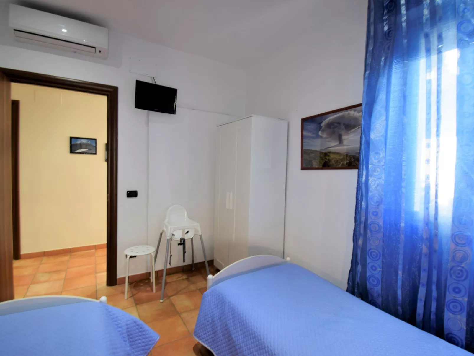 Etna View-Inside