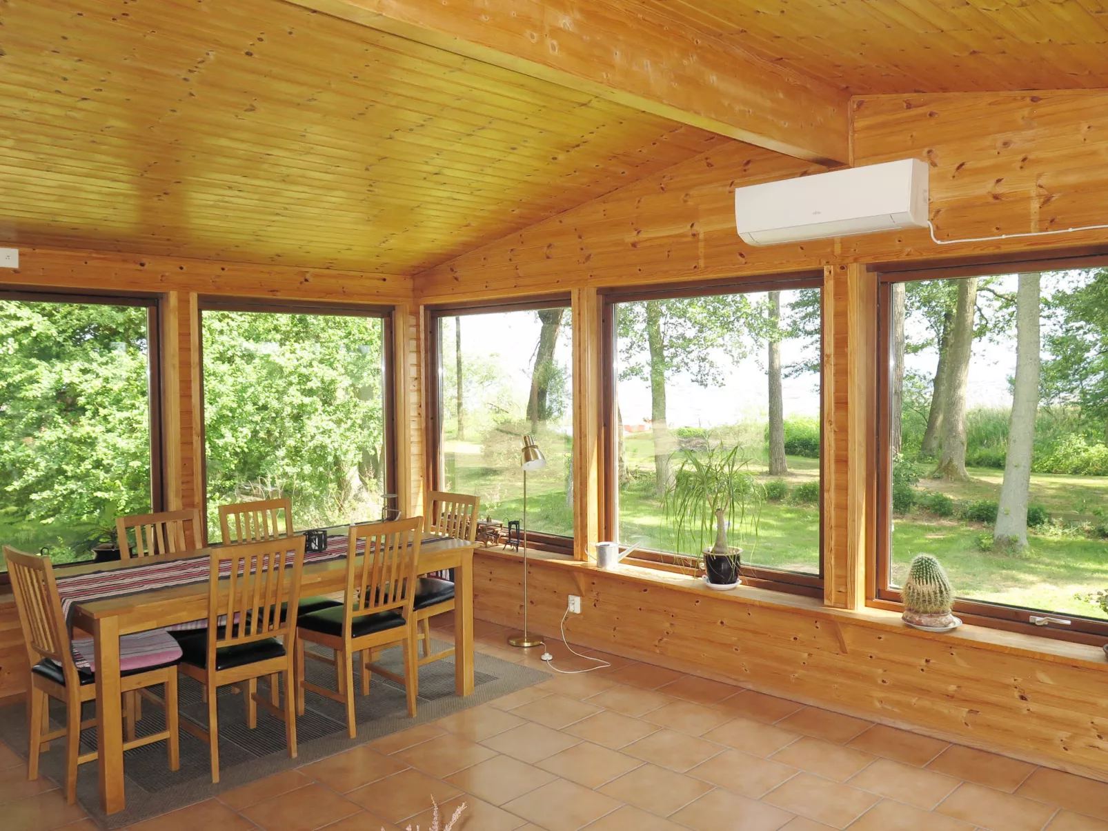 Kjuge Gula Huset-Inside
