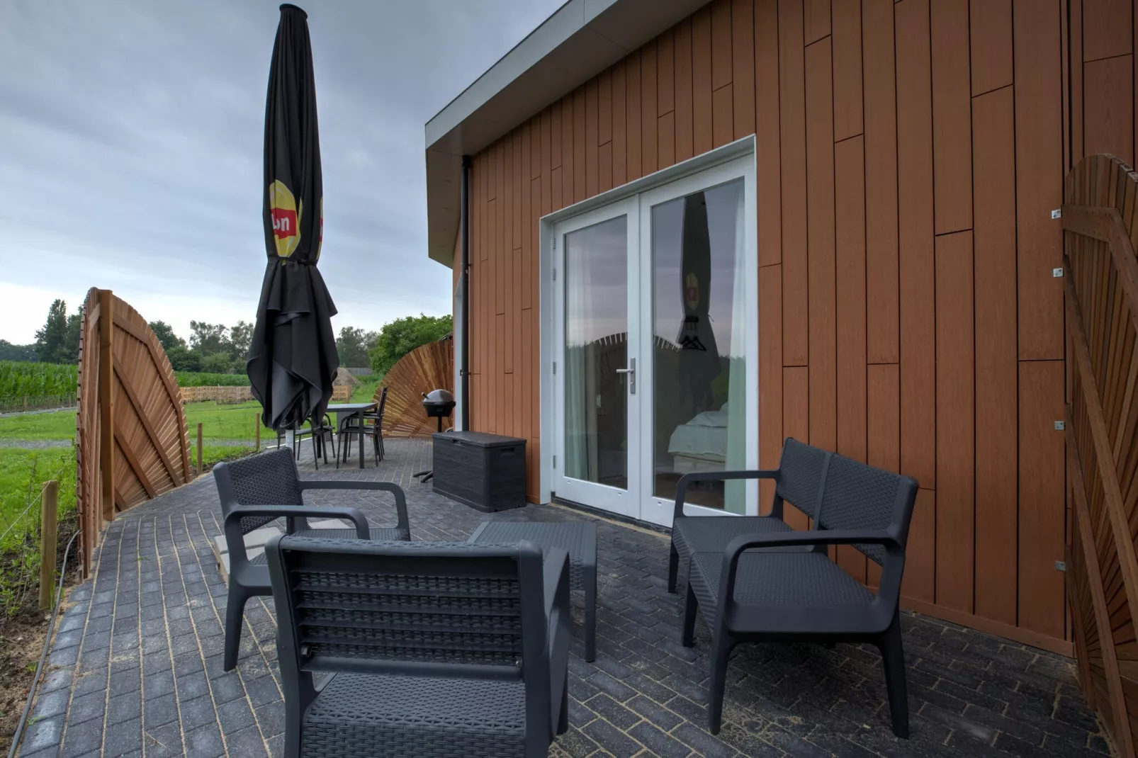NR 3-Terrace balcony
