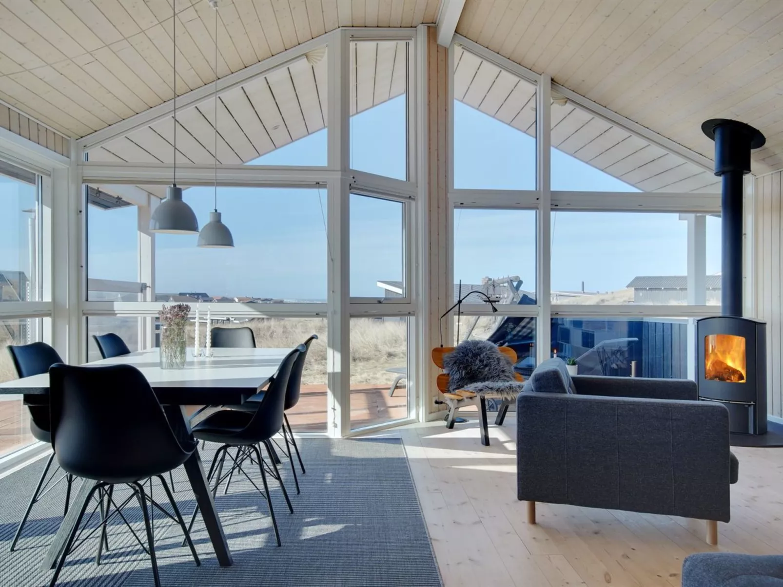 "Ulf" - 100m from the sea-Inside