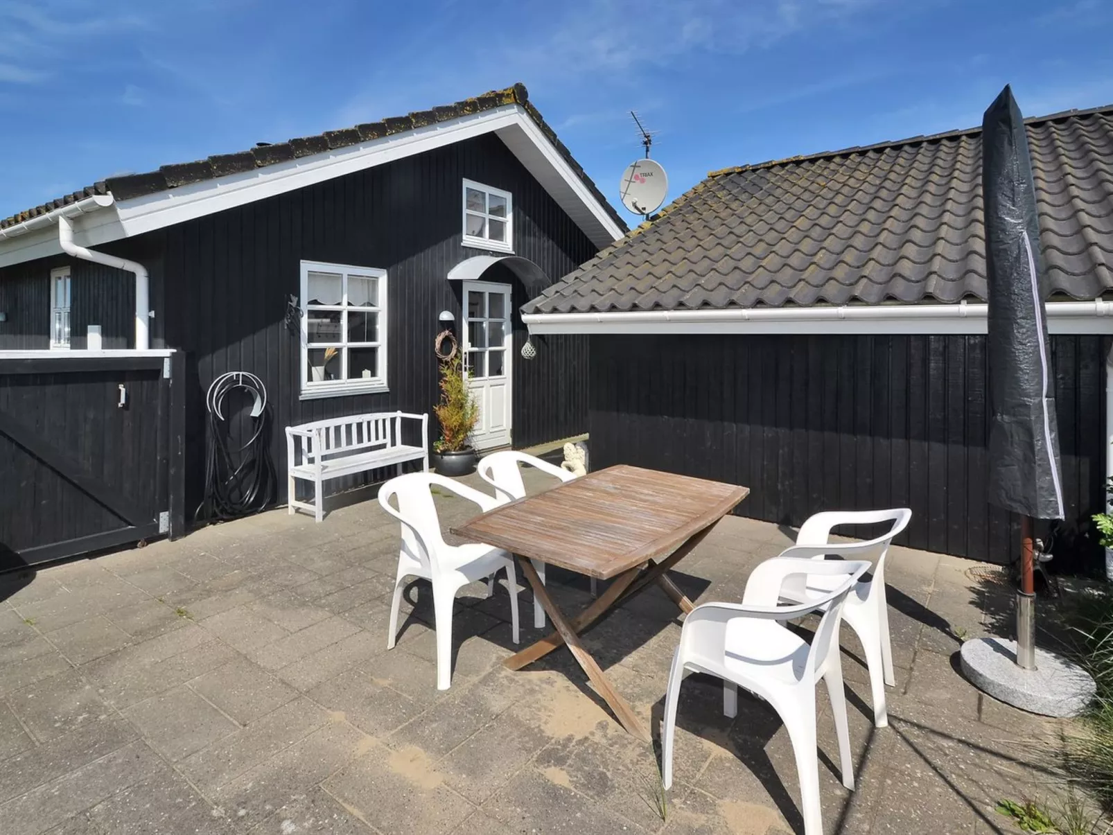 "Jerker" - 400m from the sea-Outside