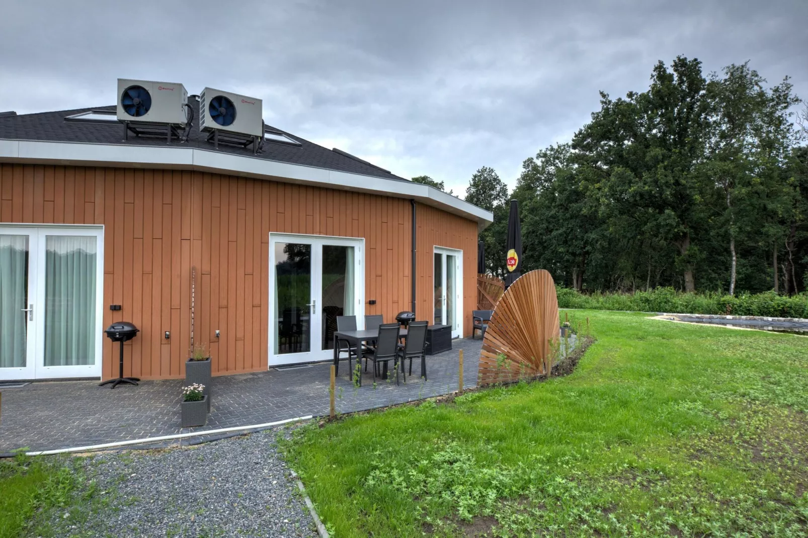 NR 4-Exterior summer