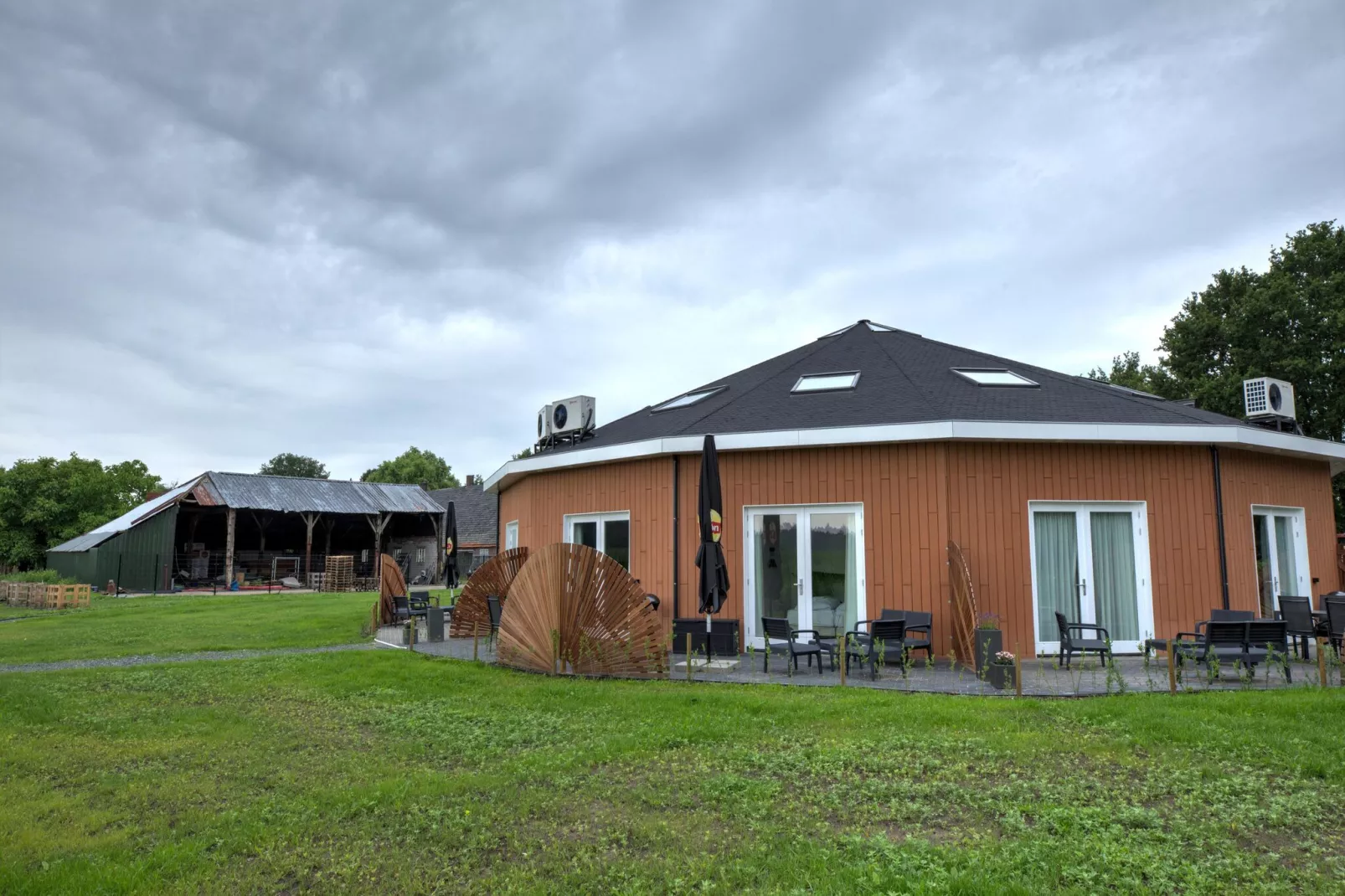NR 4-Exterior summer