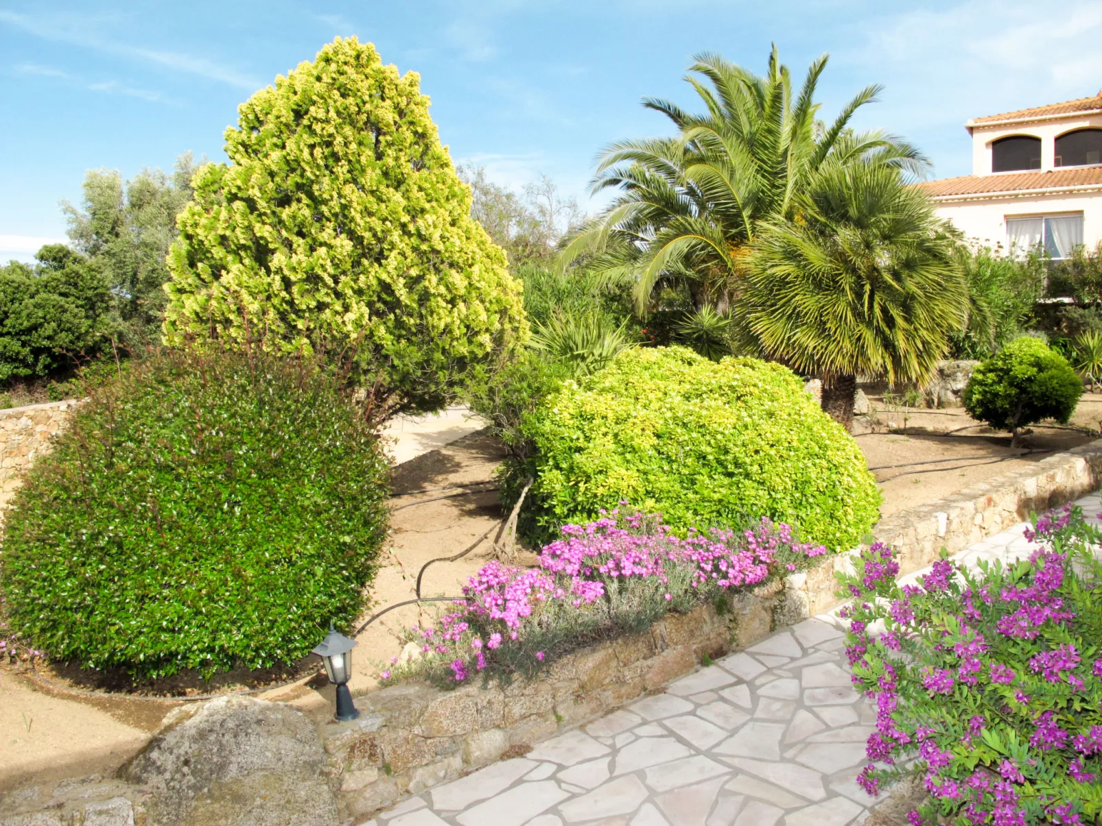 San Antoine-Outside