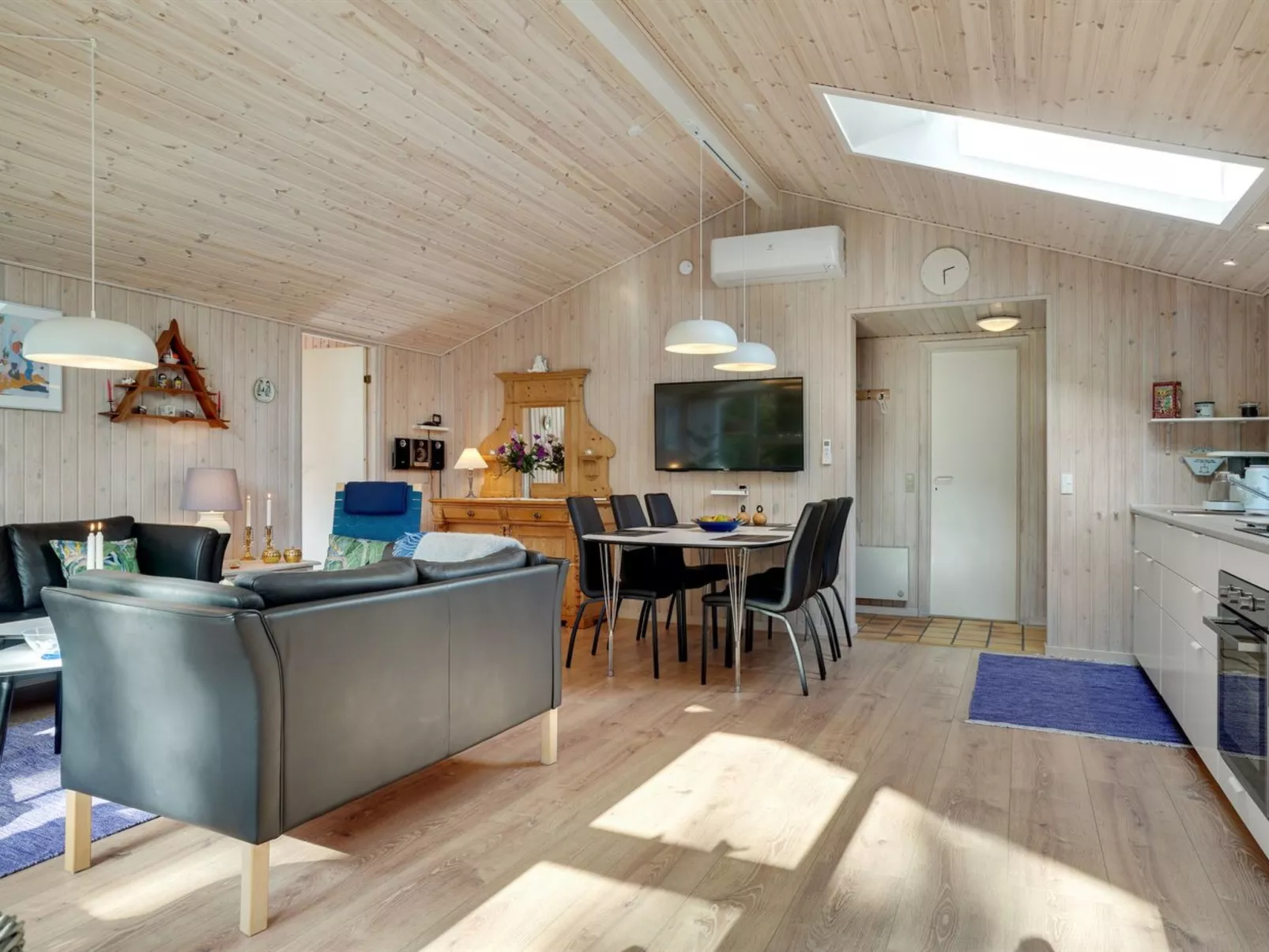 "Delco" - 200m from the sea-Inside