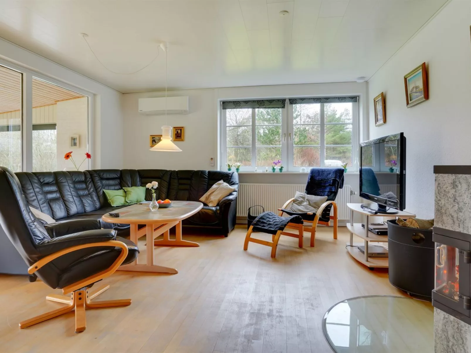 "Philip" - 2km from the sea-Inside