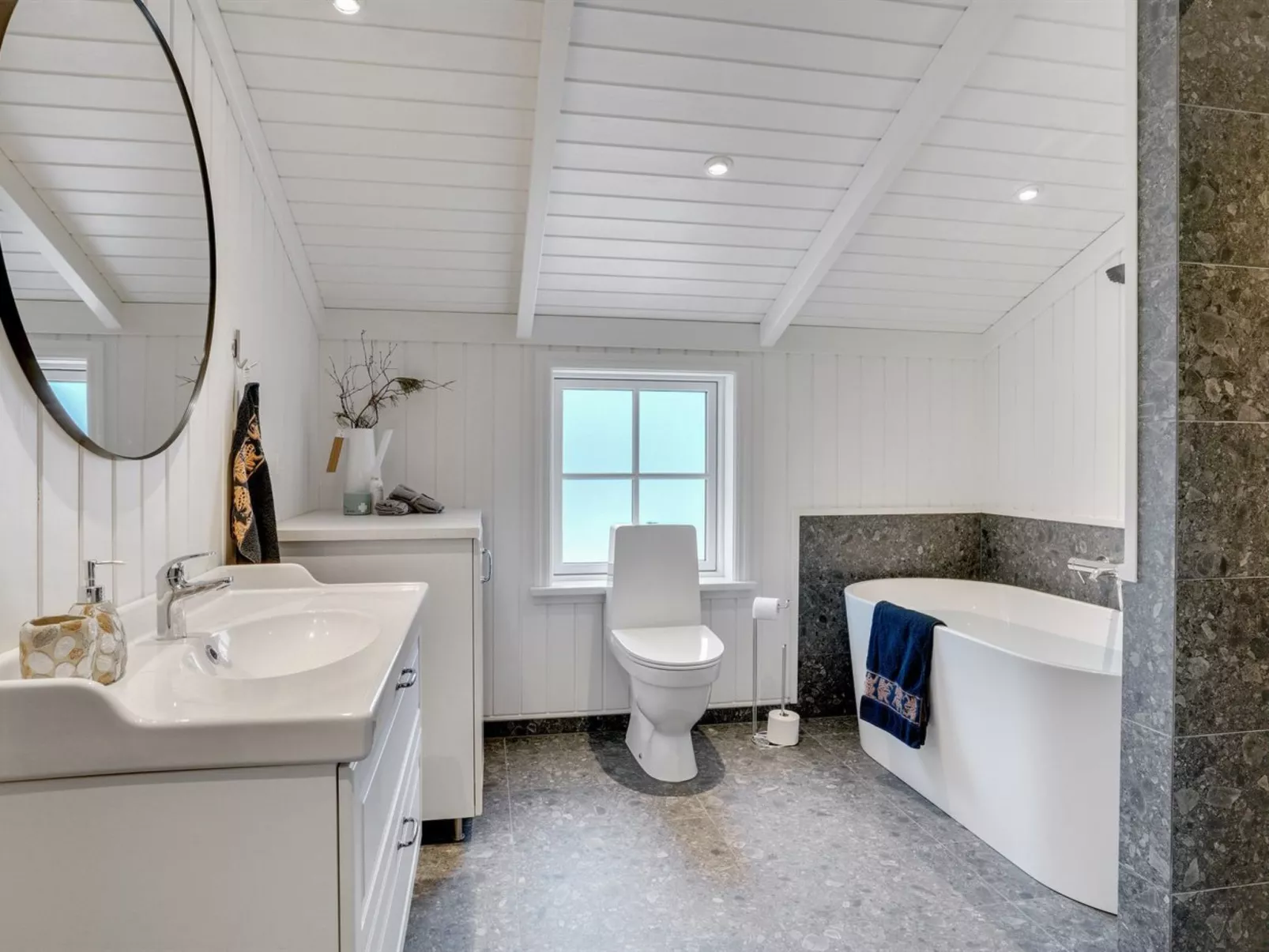 "Fido" - 300m from the sea-Inside