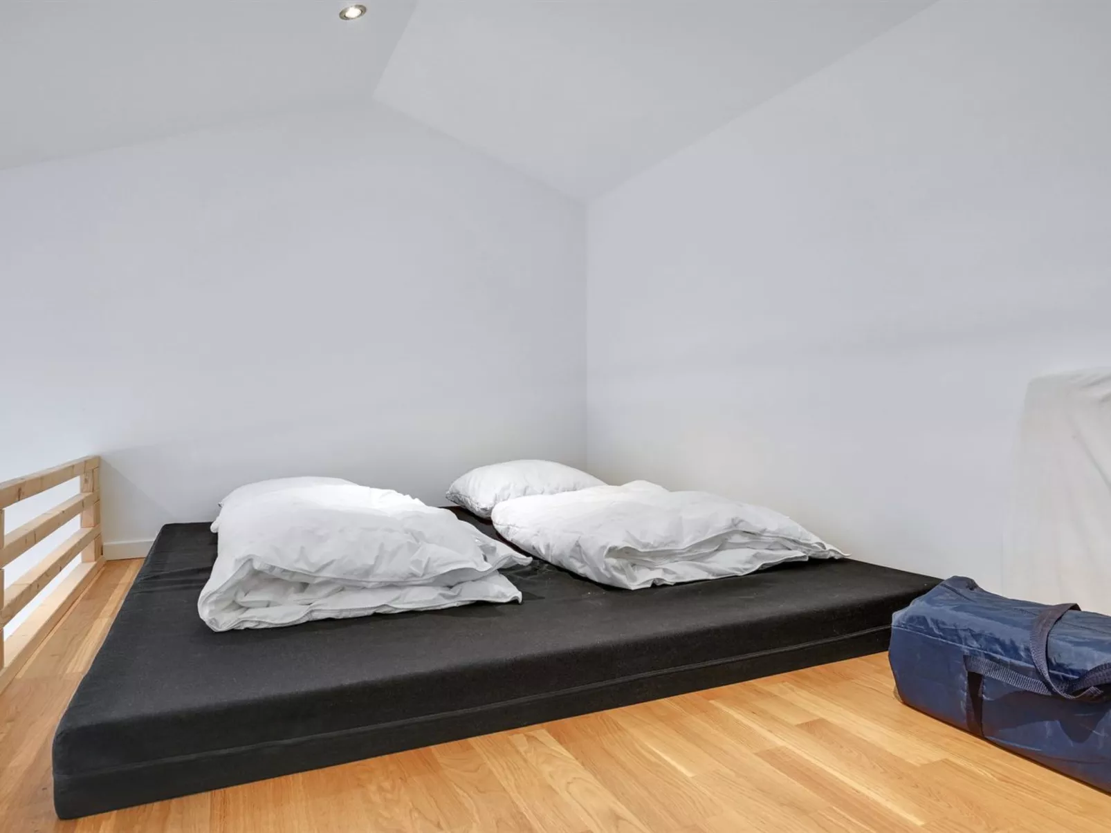 "Elvin" - 20m from the sea-Inside