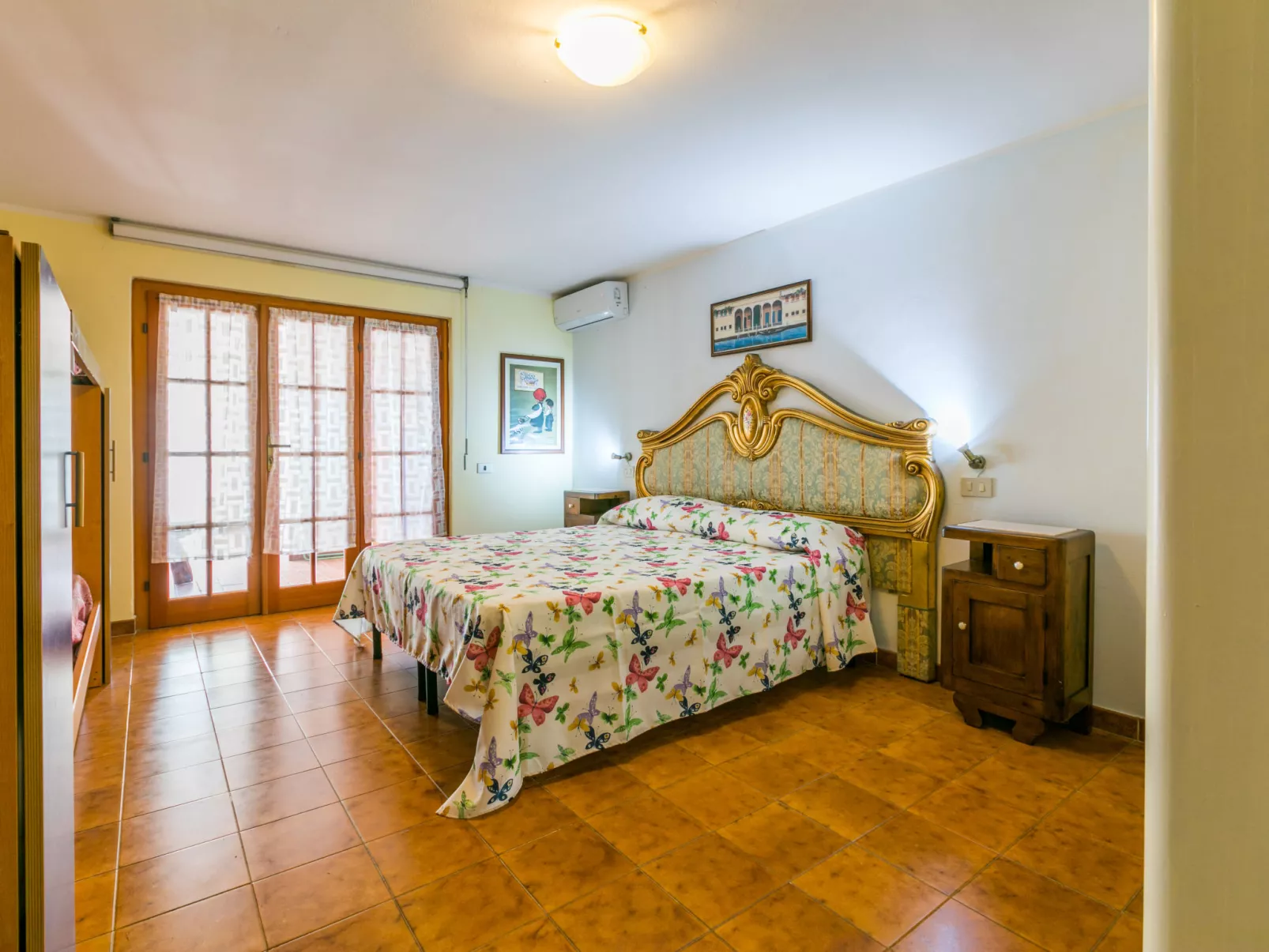 Sea View-Inside