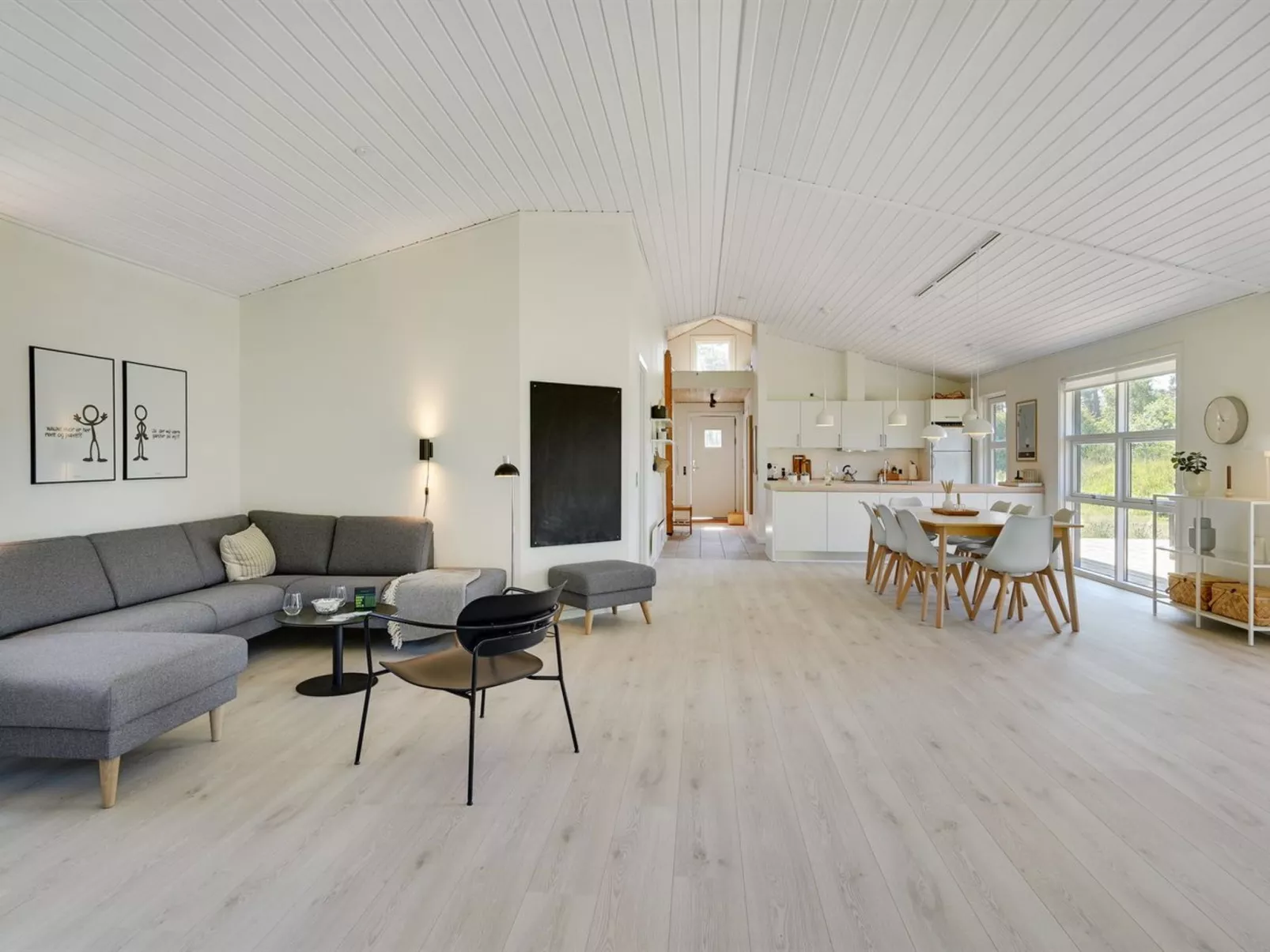 "Veiko" - 1.2km from the sea-Inside