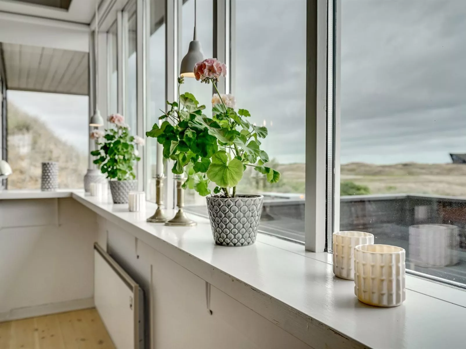 "Jamie" - 200m from the sea-Drinnen