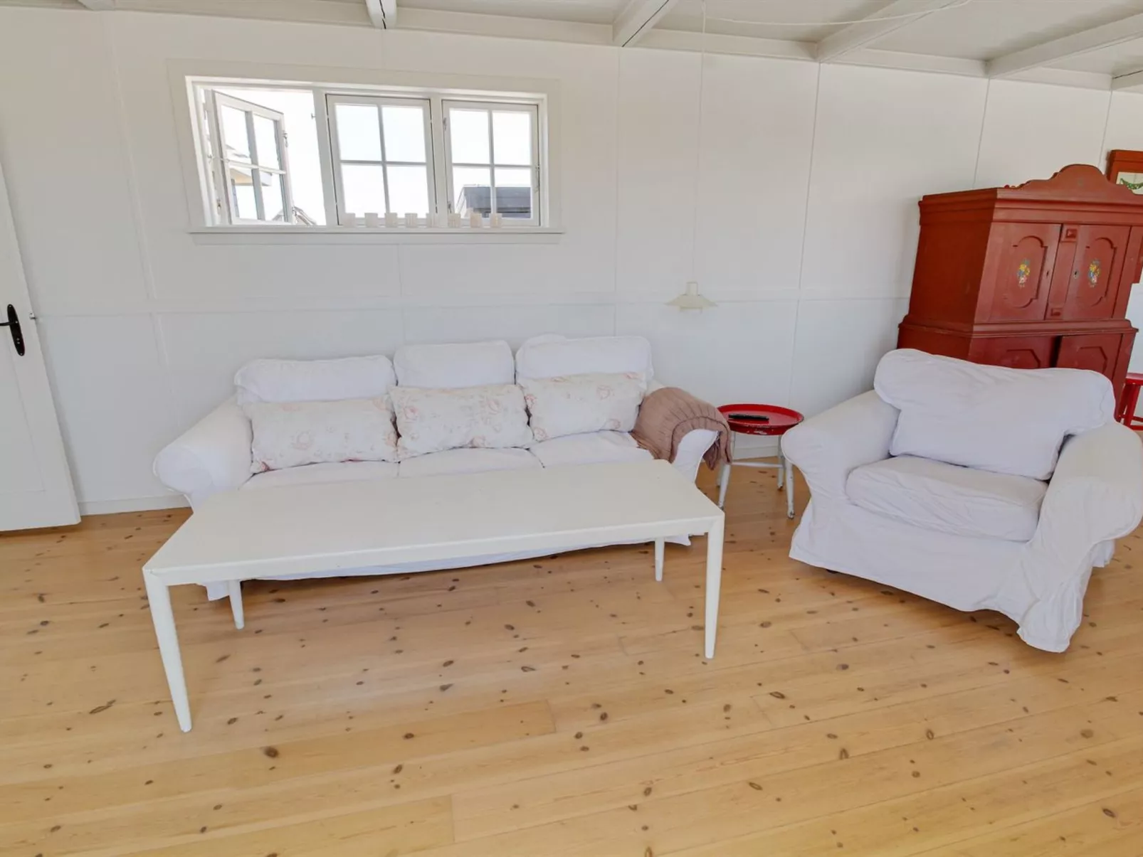 "Jamie" - 200m from the sea-Drinnen