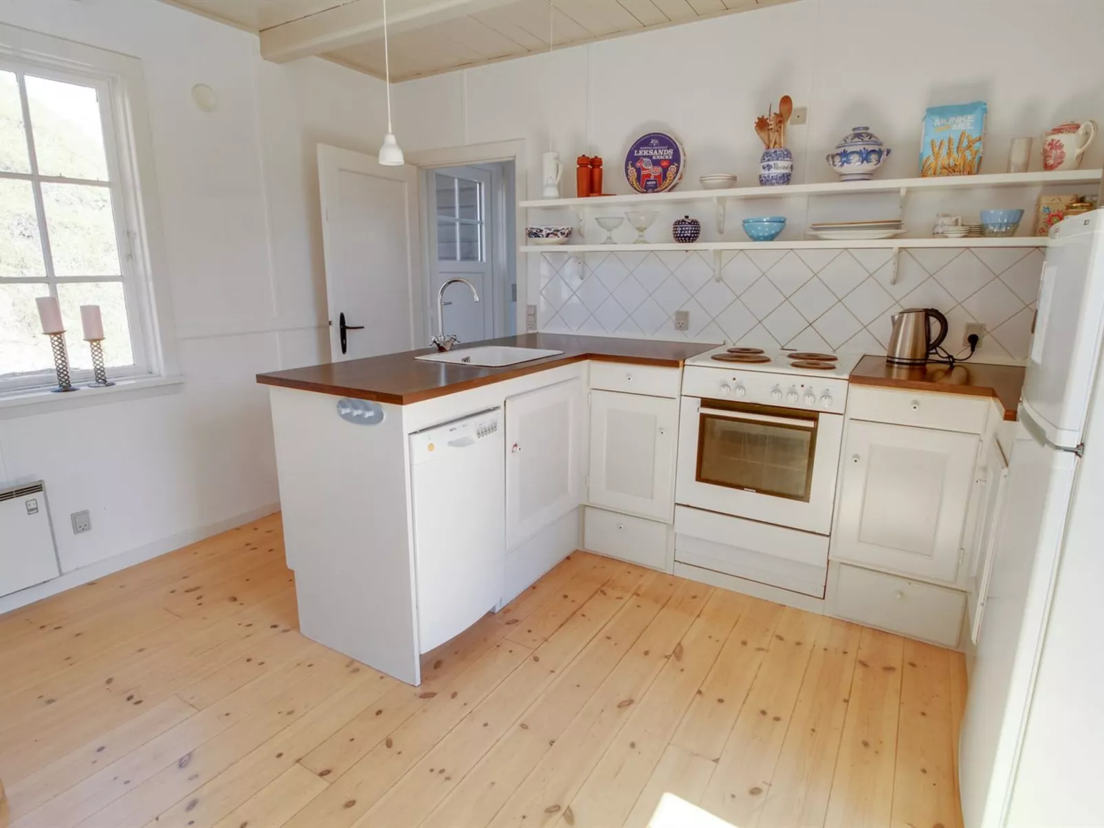 "Jamie" - 200m from the sea-Drinnen