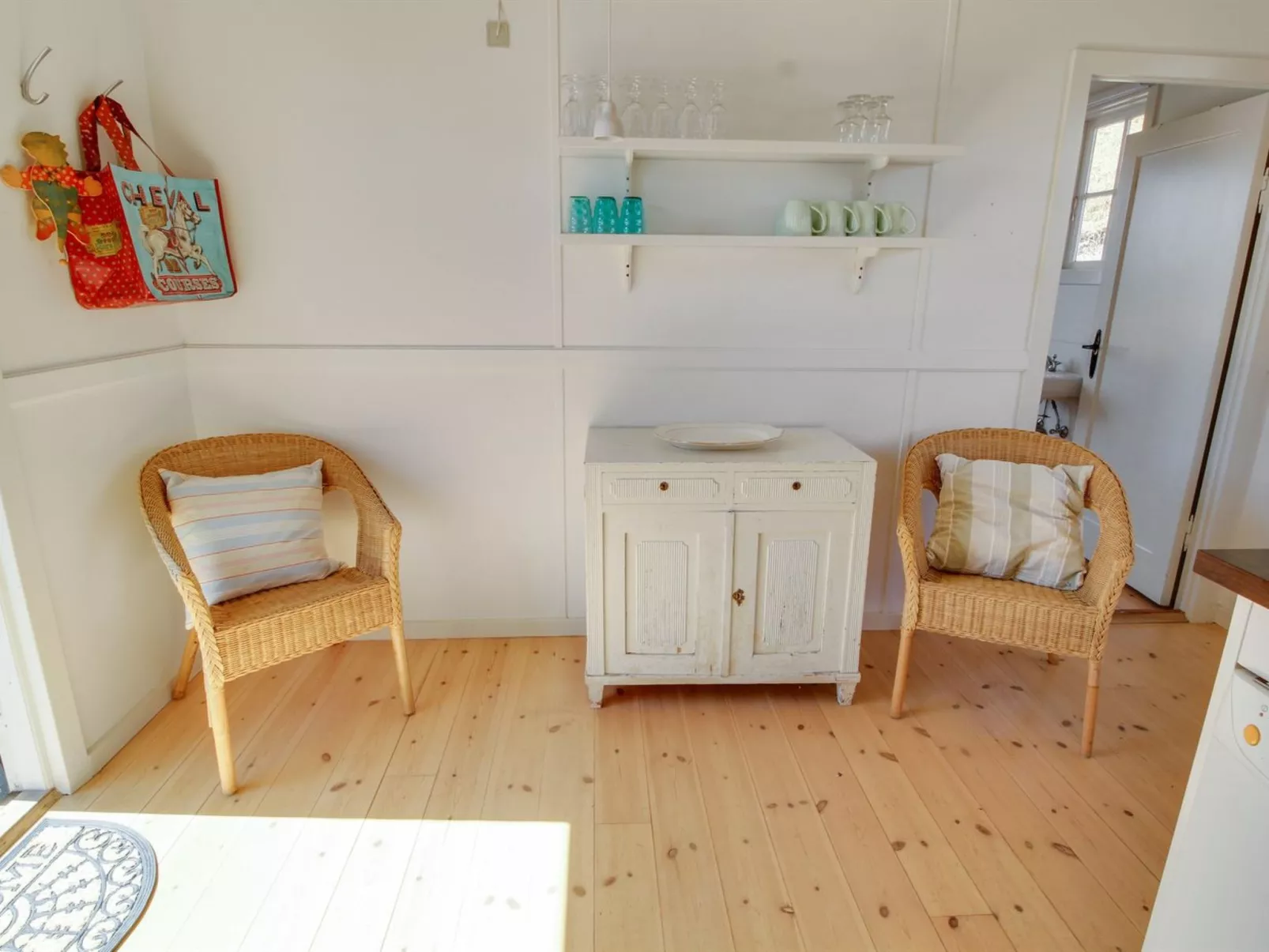 "Jamie" - 200m from the sea-Drinnen